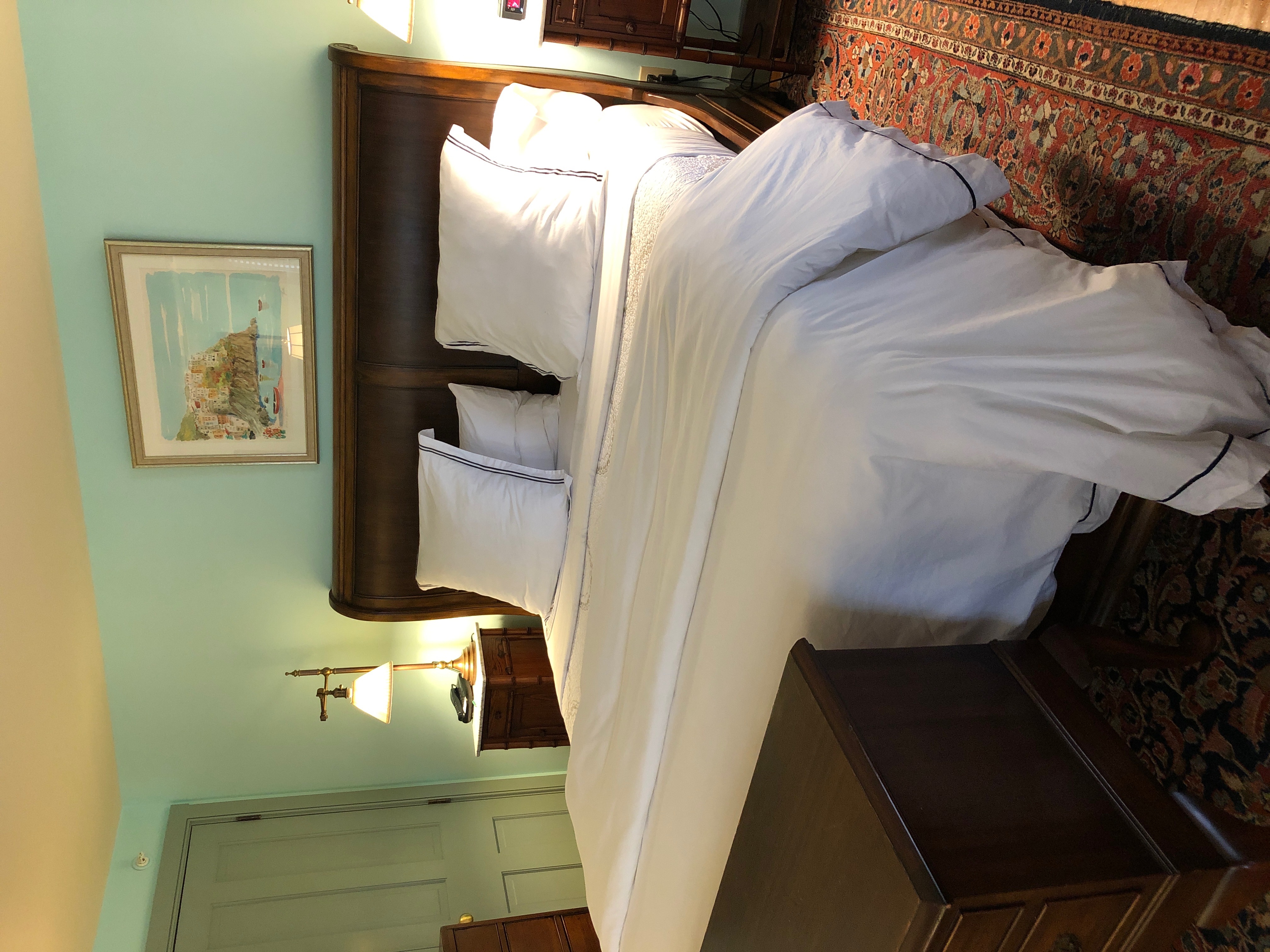 Room 8 king size bed