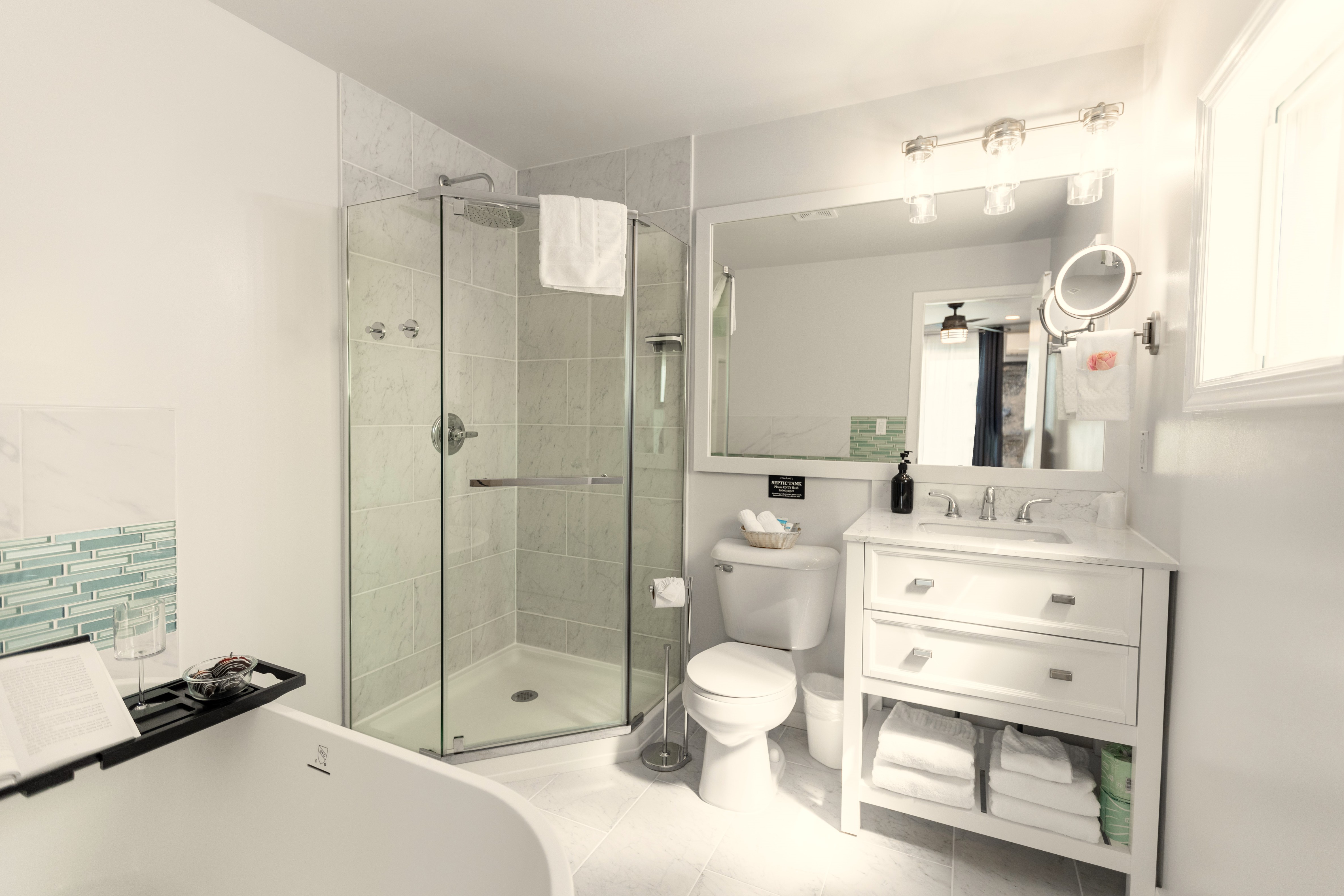 Suite, Bath