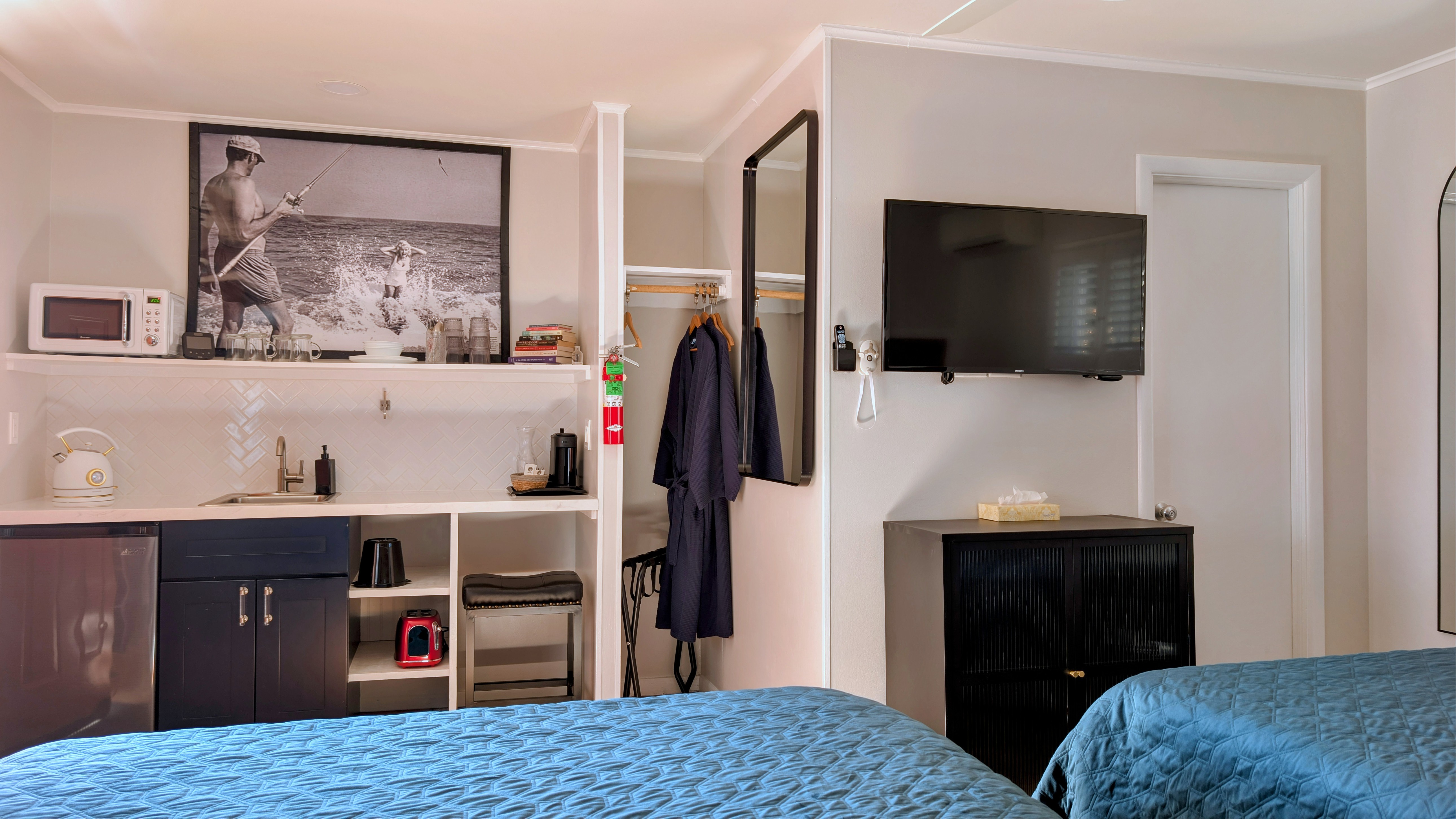 2 Full Bed Kitchenette