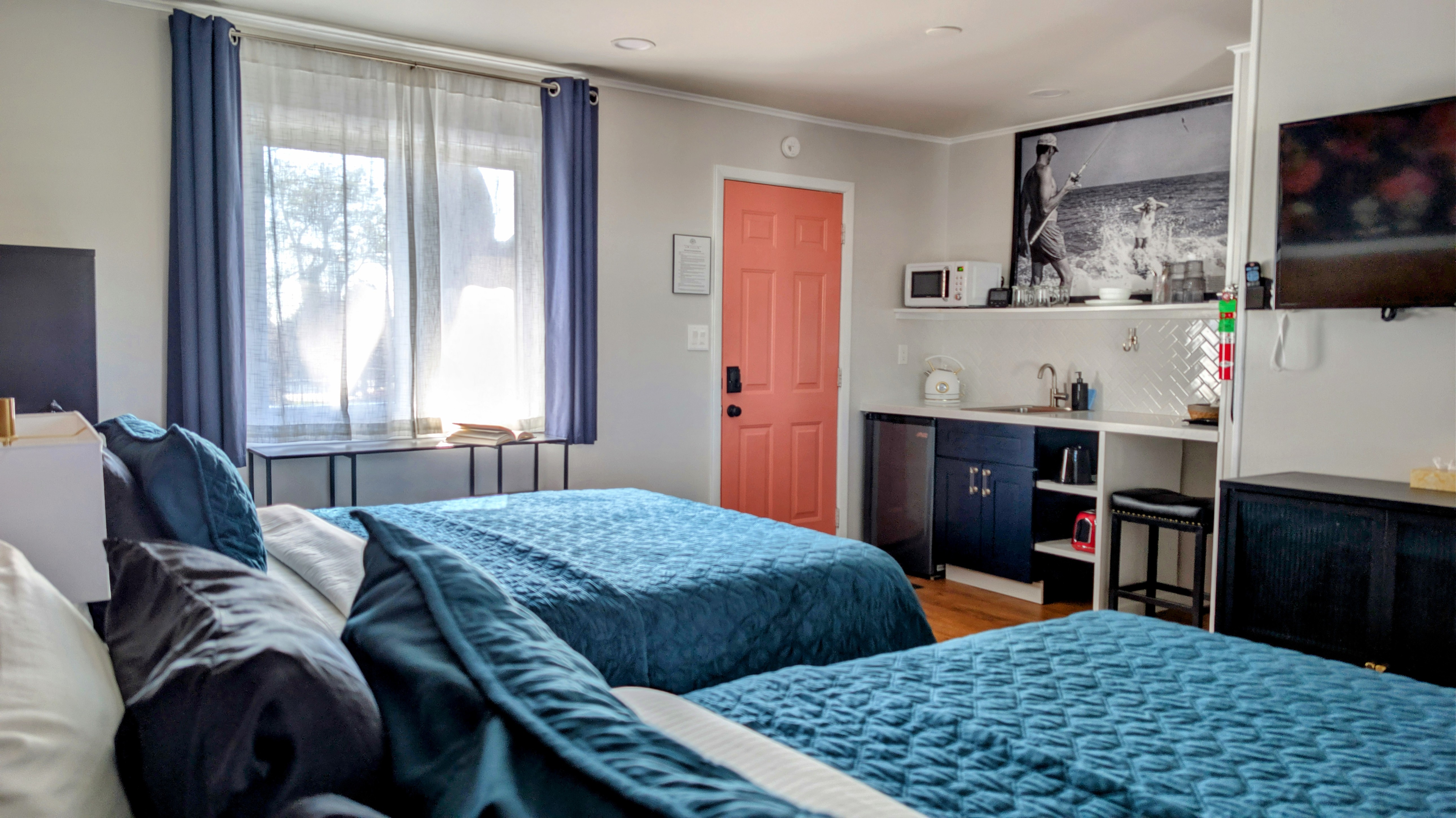 2 Full Bed Kitchenette