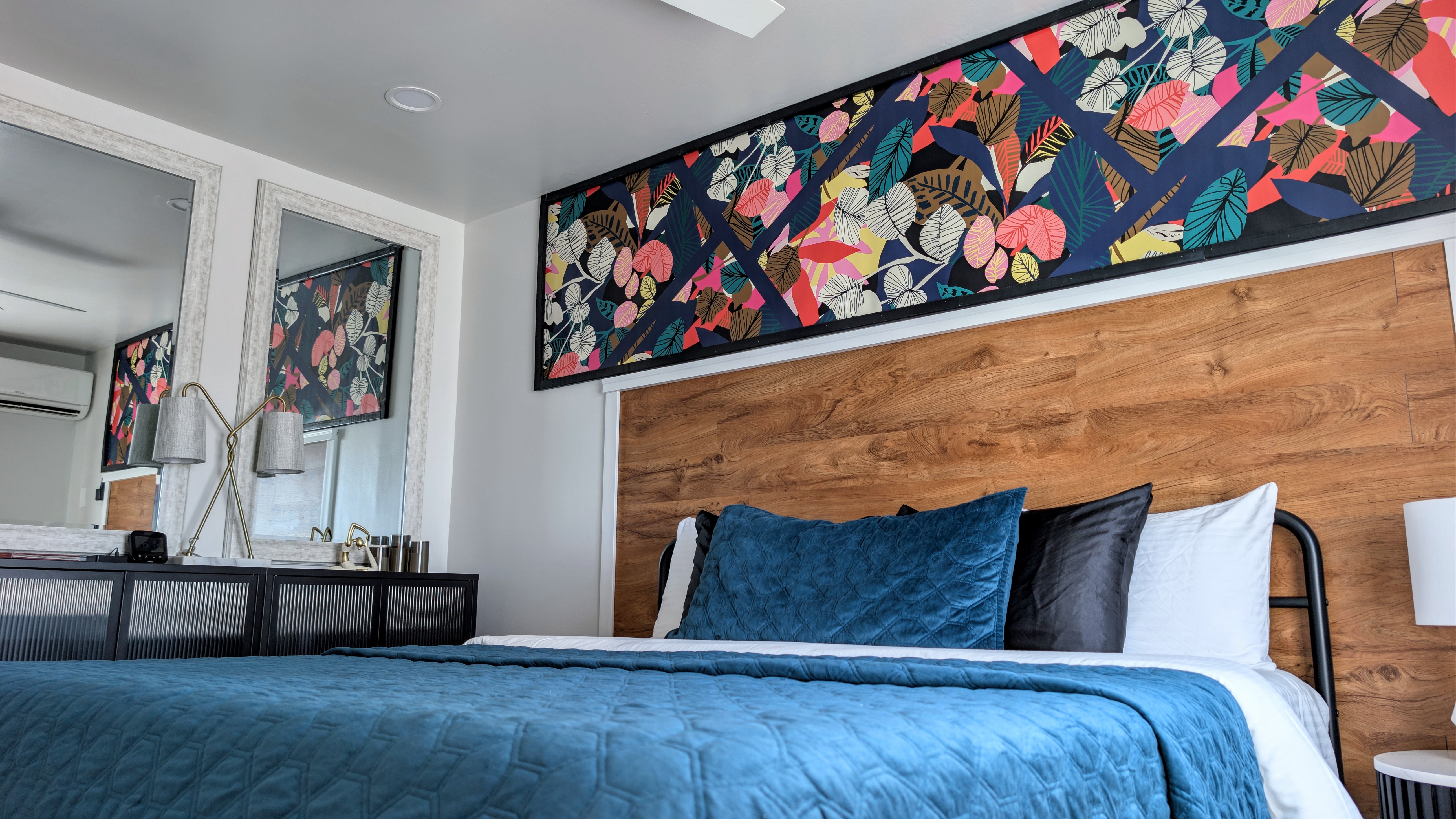 Cottage King Suite with Pool and water views