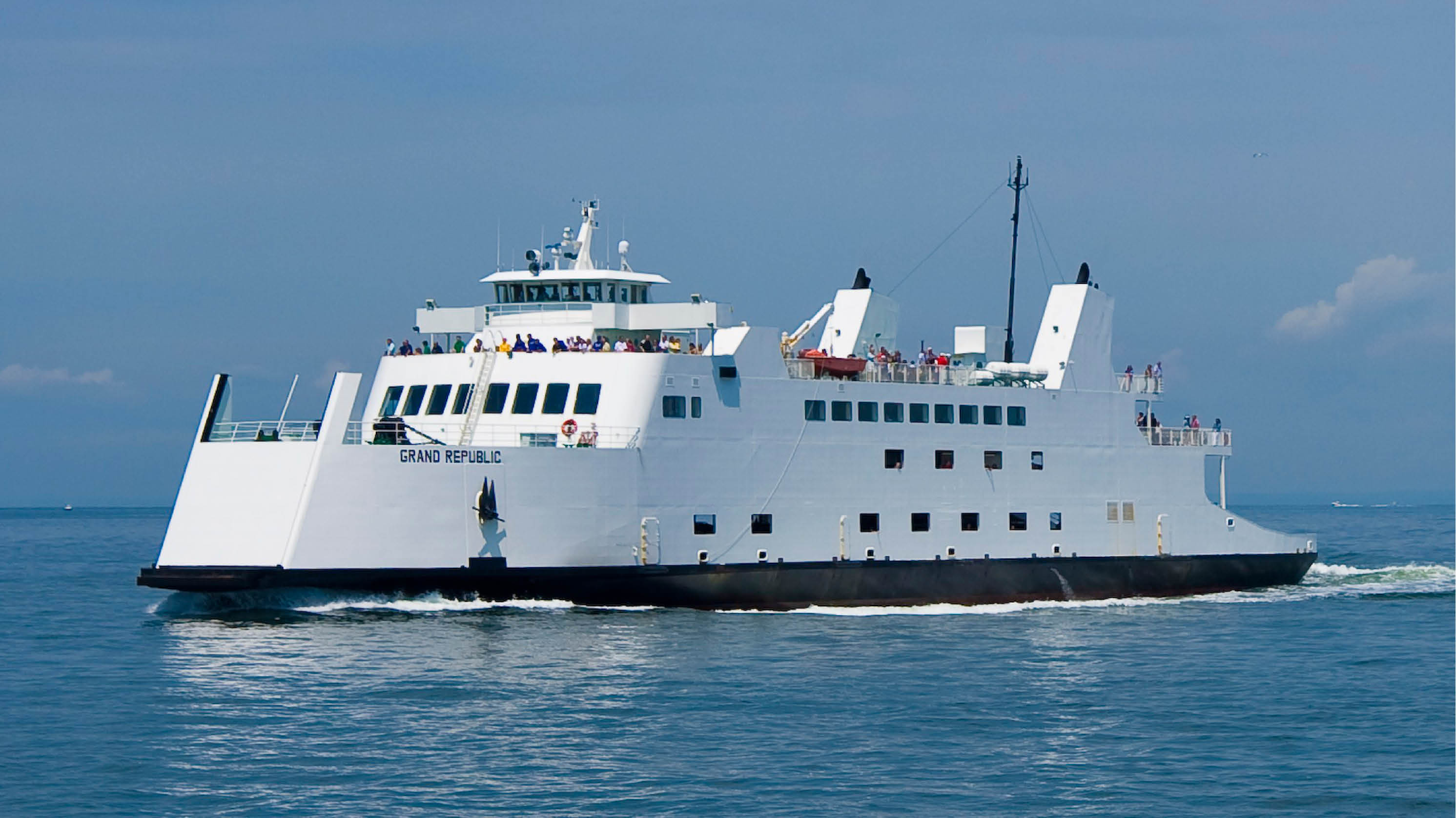 Minutes from Port Jefferson Ferry - FREE shuttle!