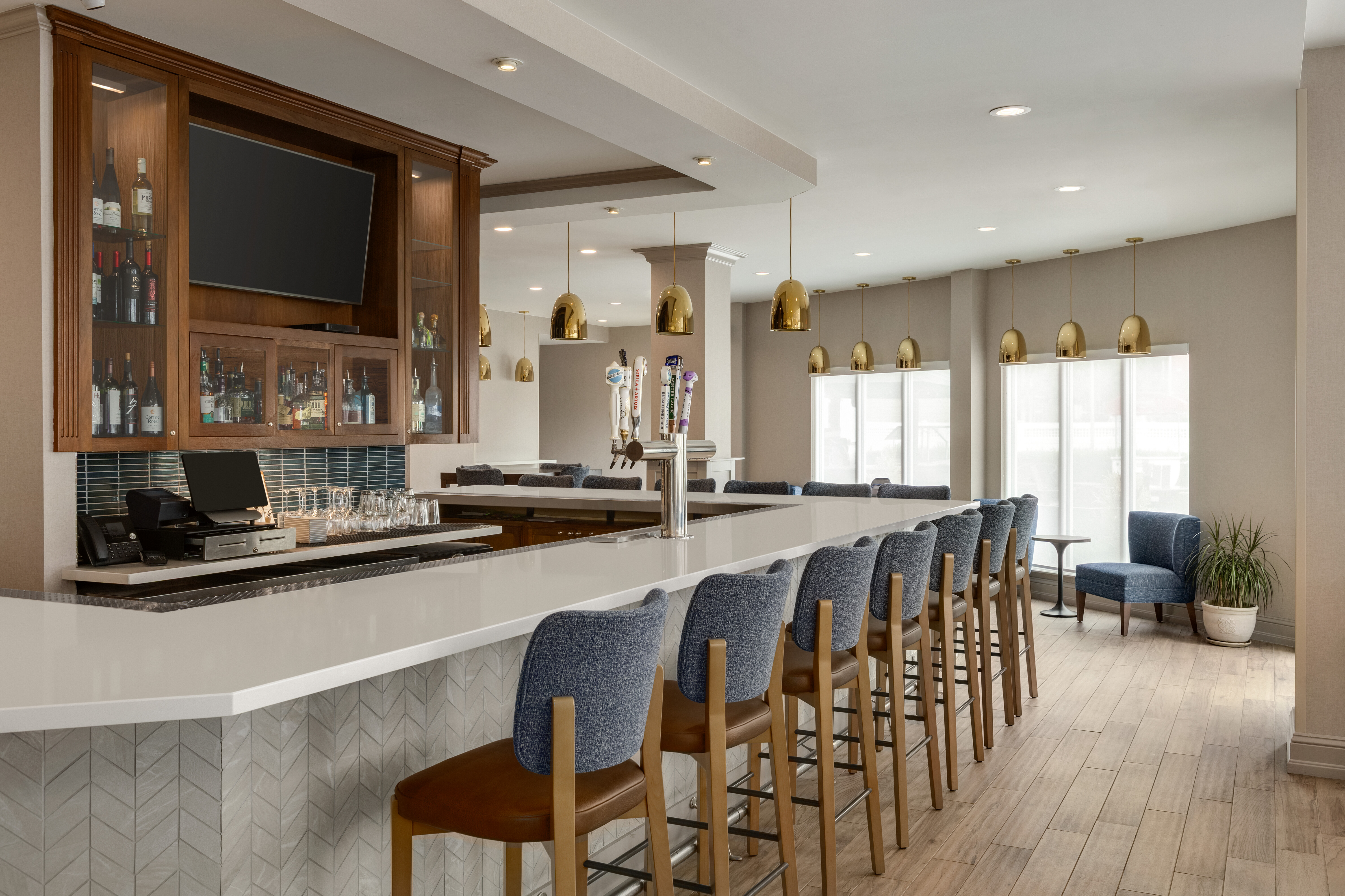 Restaurant bar