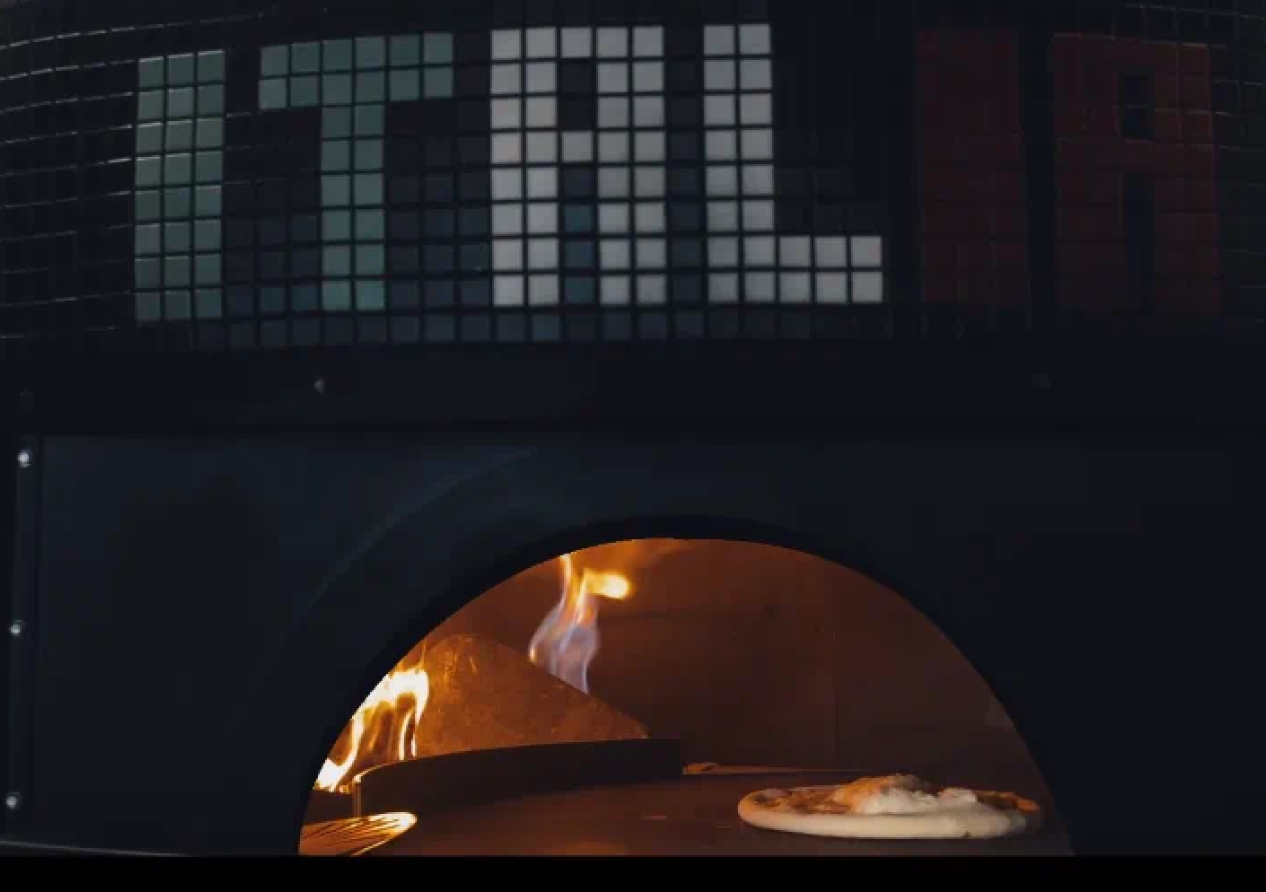 Pizza Oven - Pizza oven at La Porta