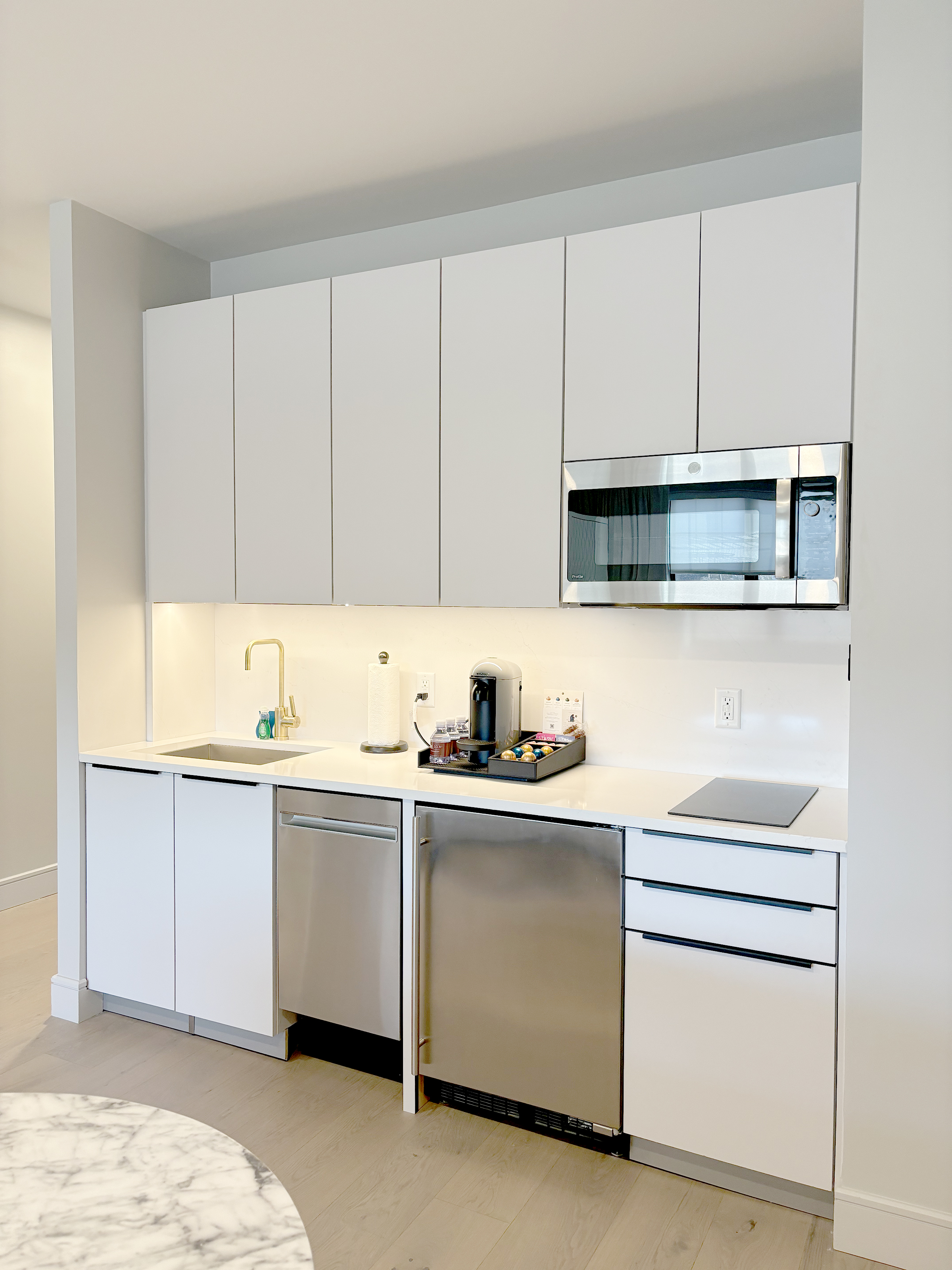 Executive Suite Kitchen - The Selby Executive Suite Kitchen