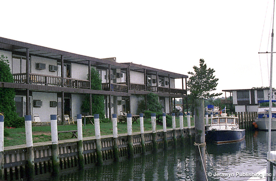 Snug Harbor Motel & Marina