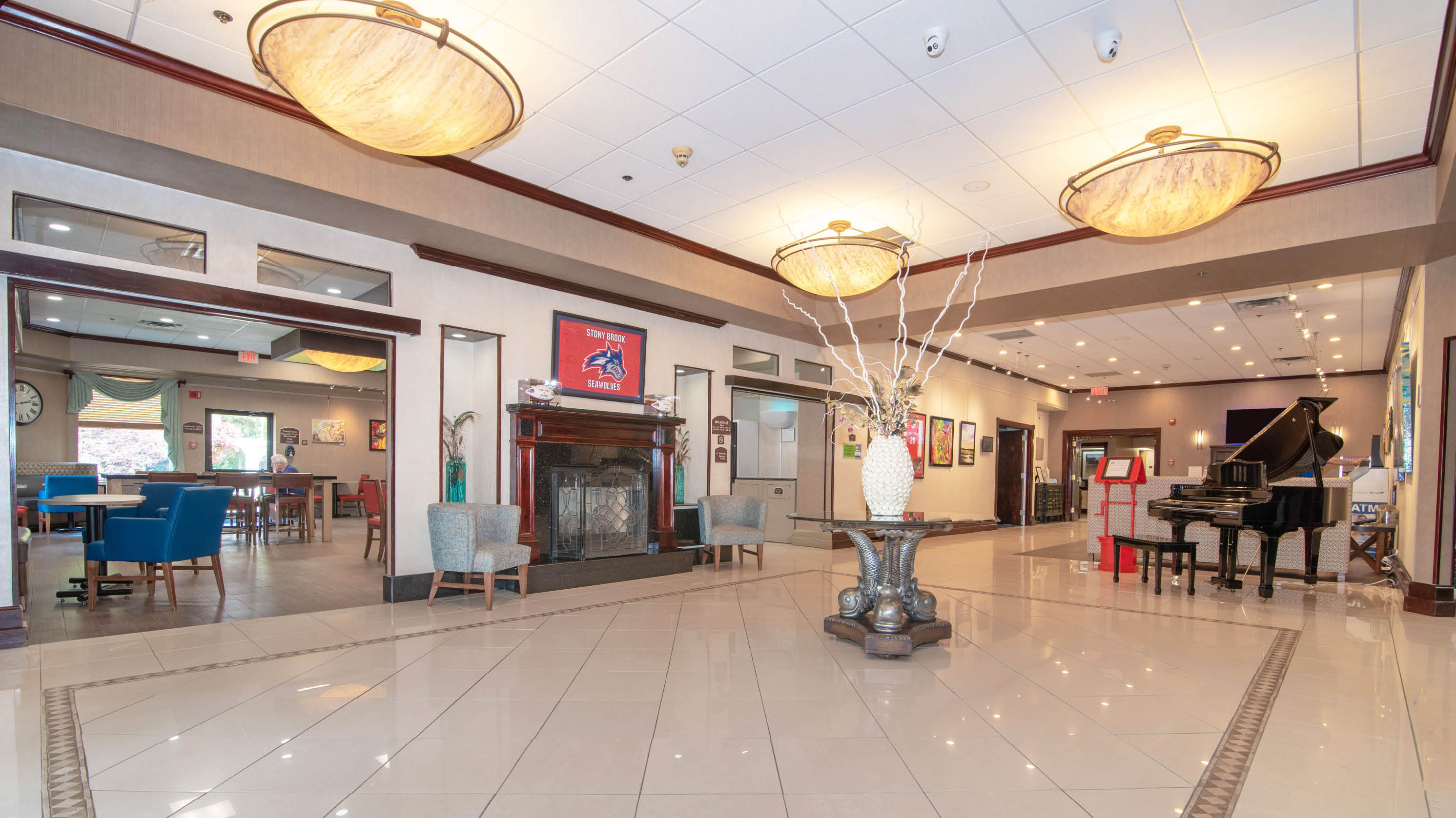 Spacious lobby for small gatherings and get-togethers!