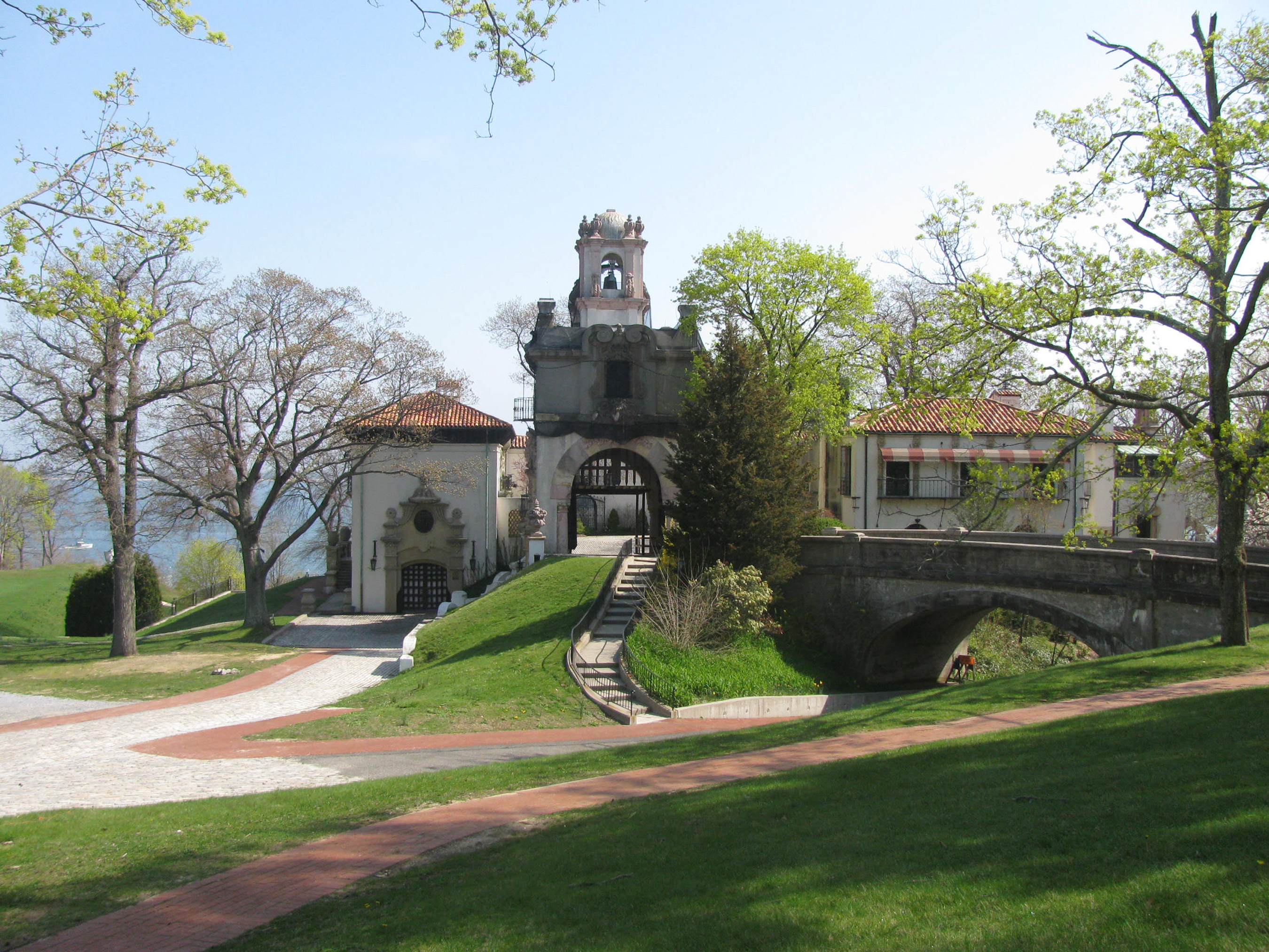 Vanderbilt Mansion, spring morning