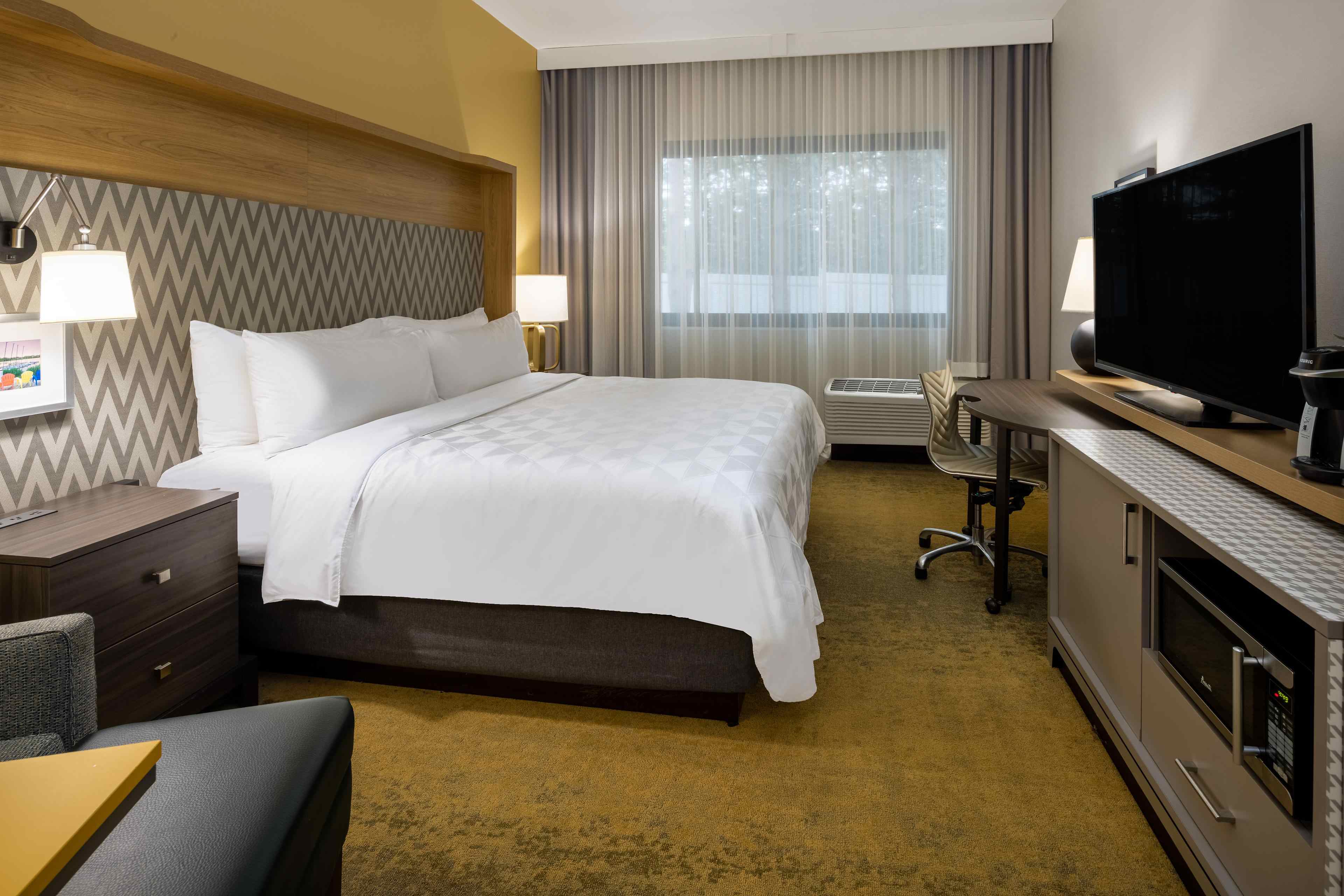 Holiday Inn Long Island - Islip Airport Bedroom