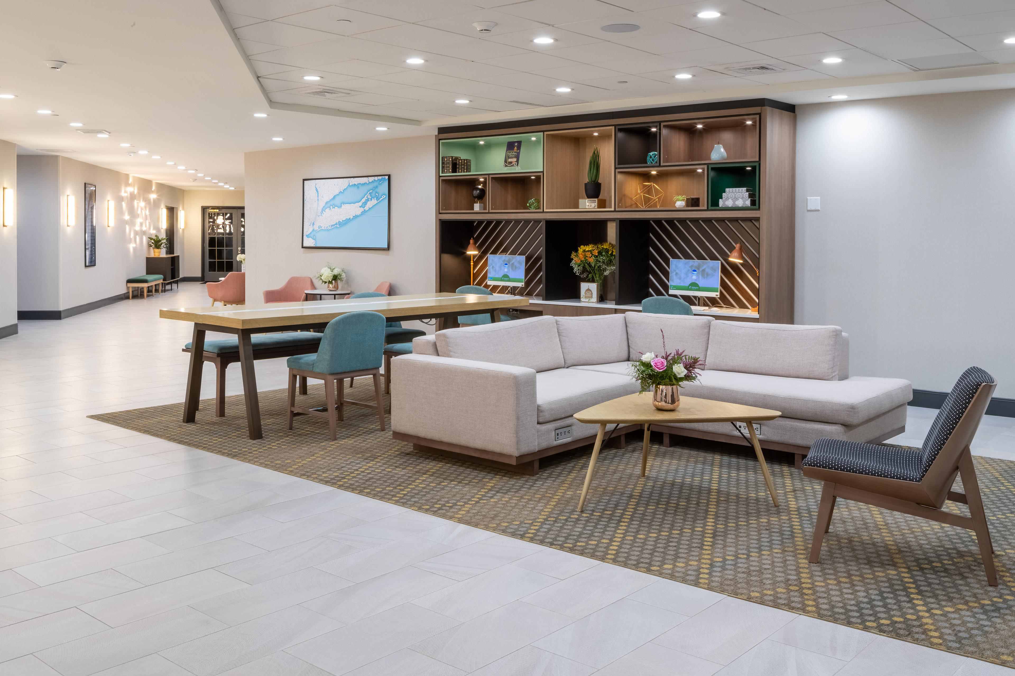 Holiday Inn Long Island - Islip Airport Lobby