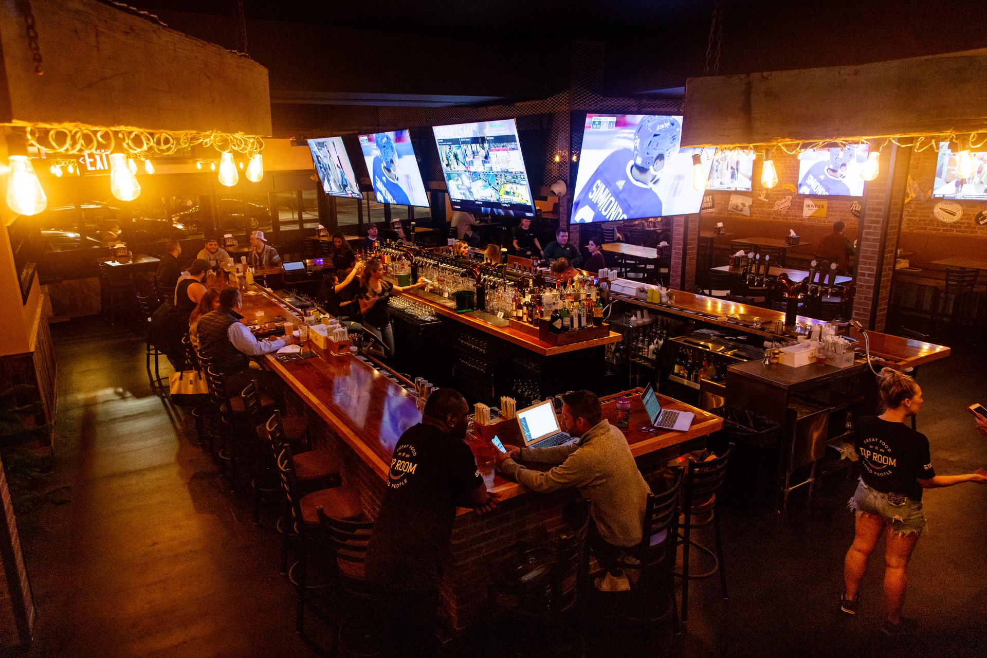 Main Level Bar