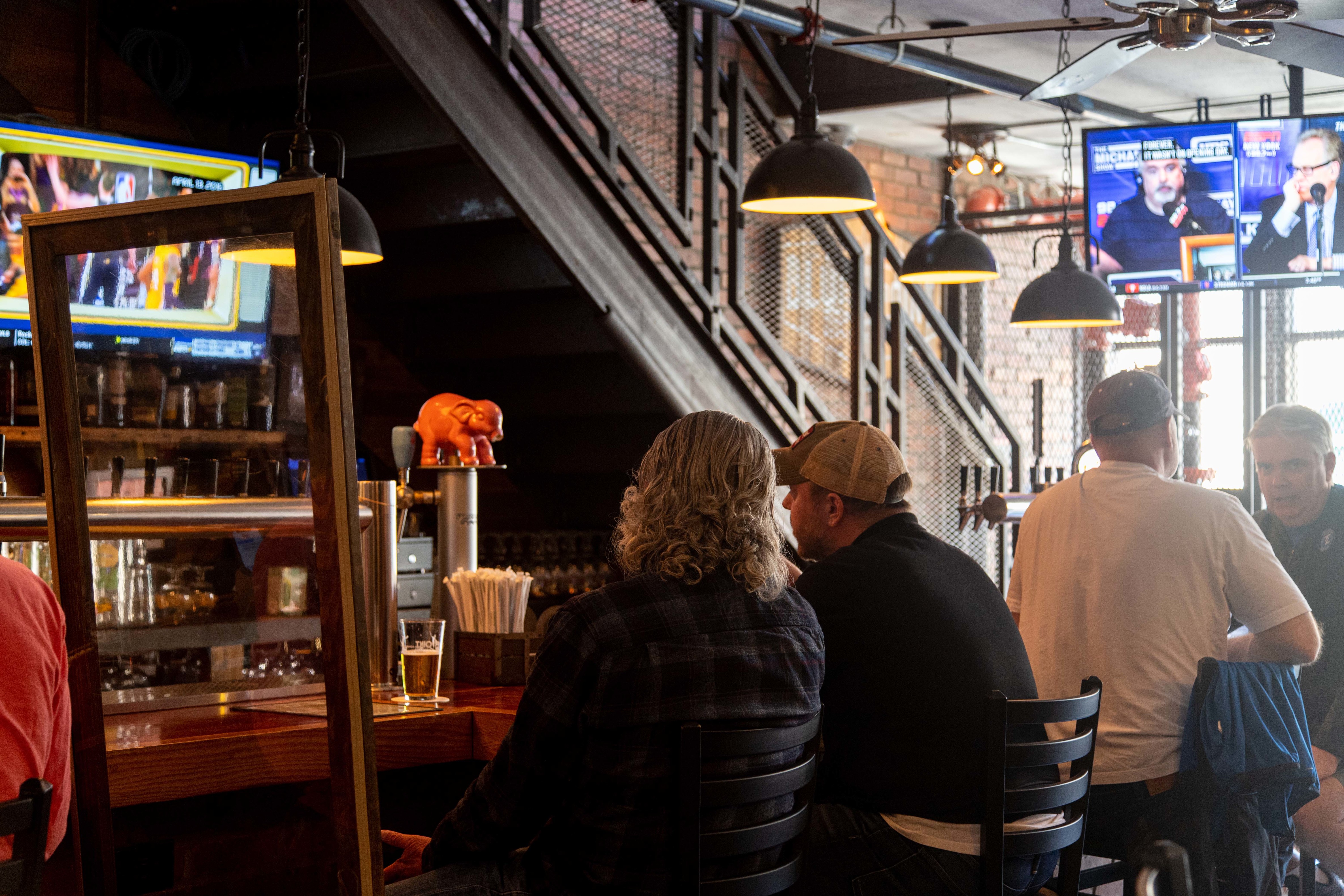 Main Level Bar