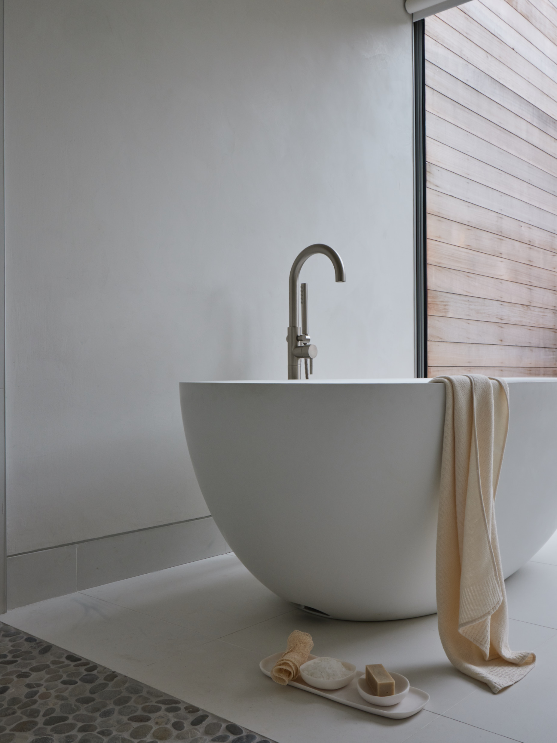 Shou Sugi Ban House Guest Studio Bathroom x Bain Ultra Tub