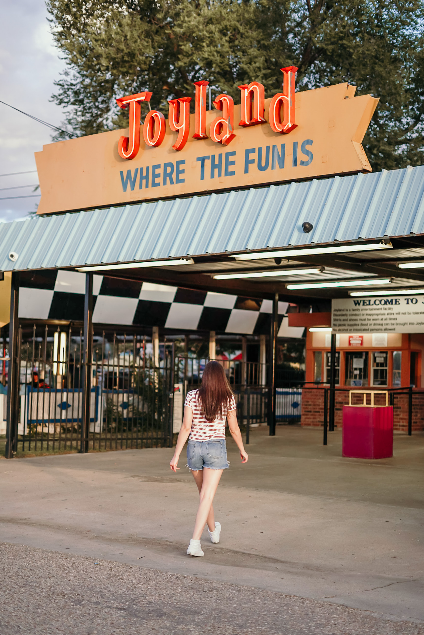 Joyland ai. Joyland Amusement Park. Joyland Amusement Park (Wichita, Kansas). Кинг Джойленд. Joyland Jinjiang Action Park.