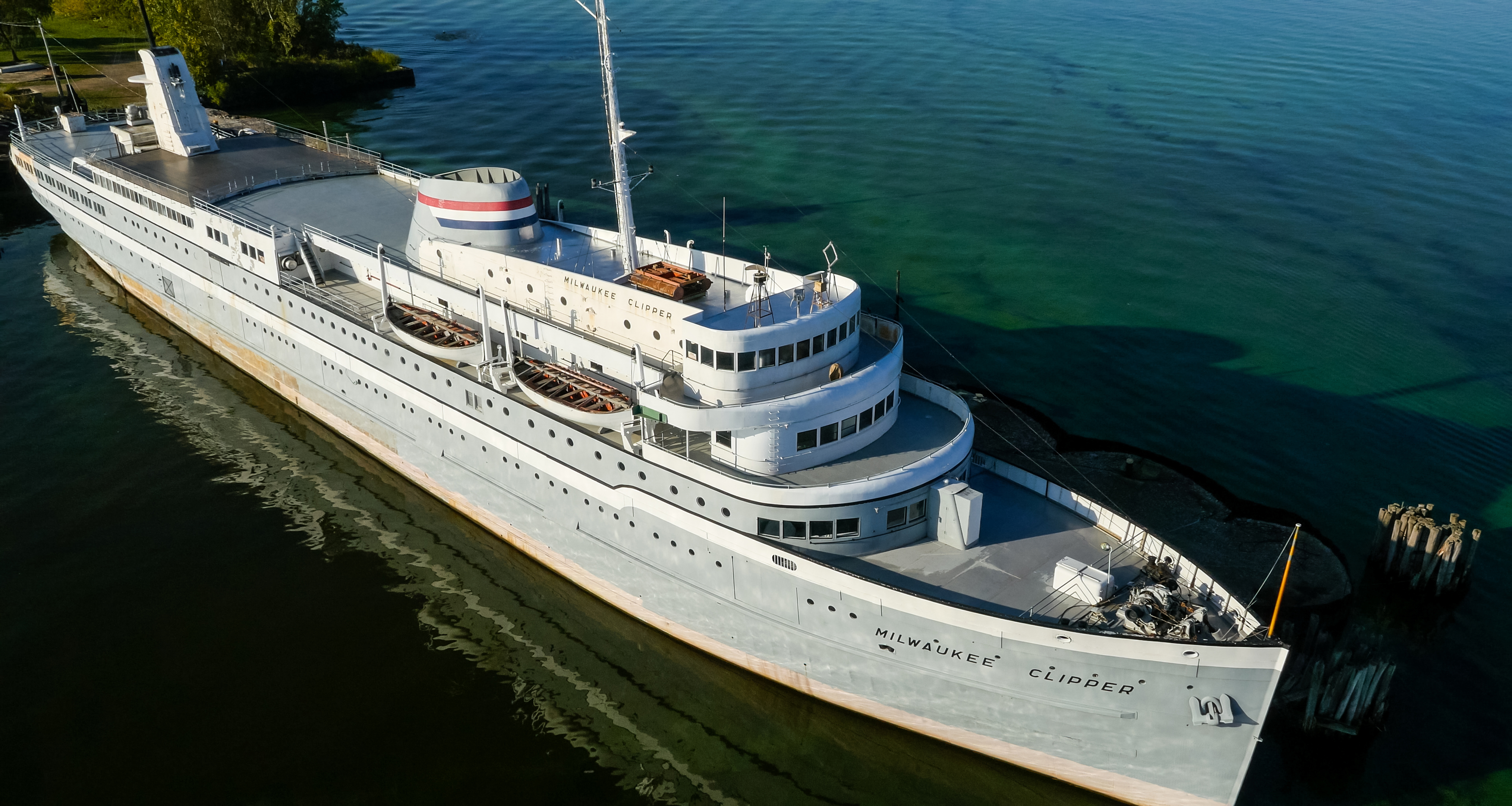 ヴィンテージ　アイアンモニュメント Extended Tour: SS Milwaukee Clipper | Muskegon, MI 49441