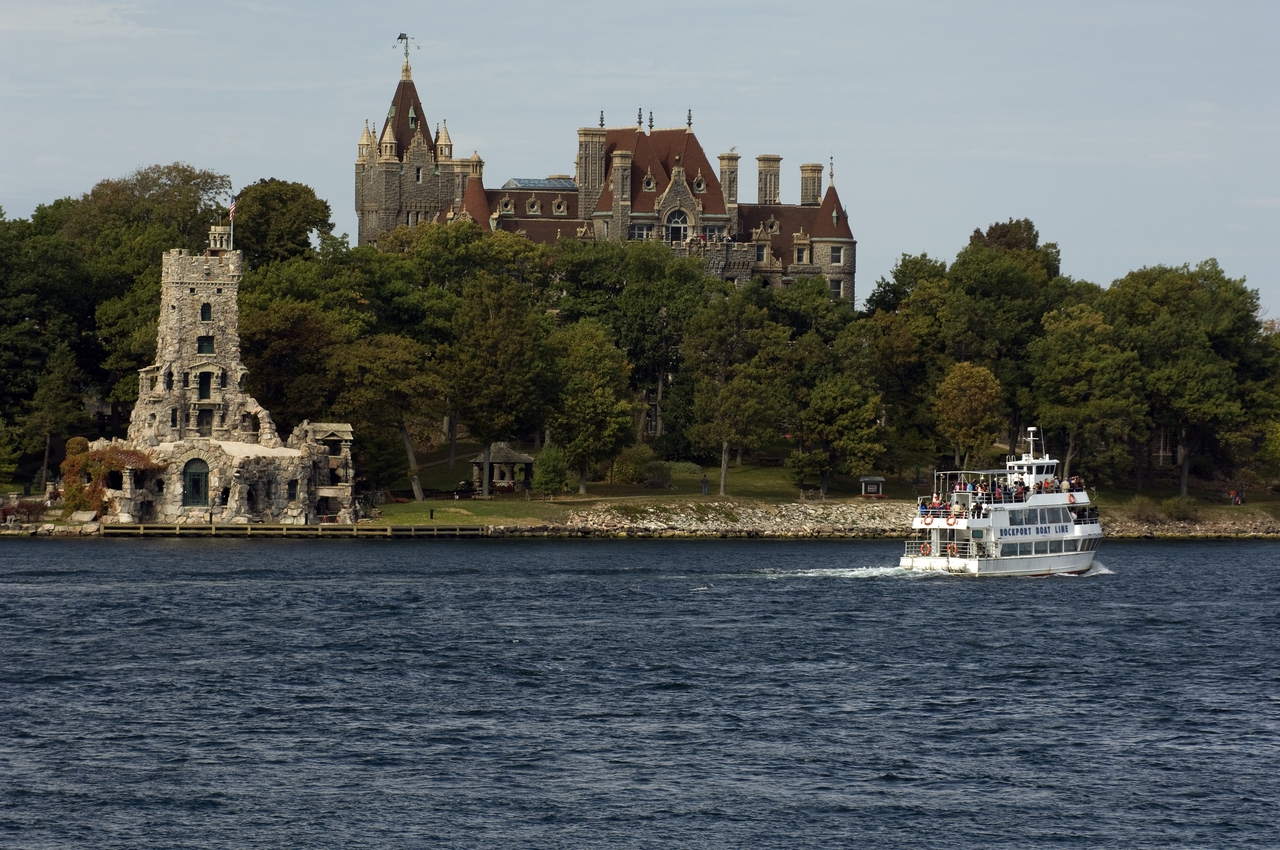 are dogs allowed at boldt castle