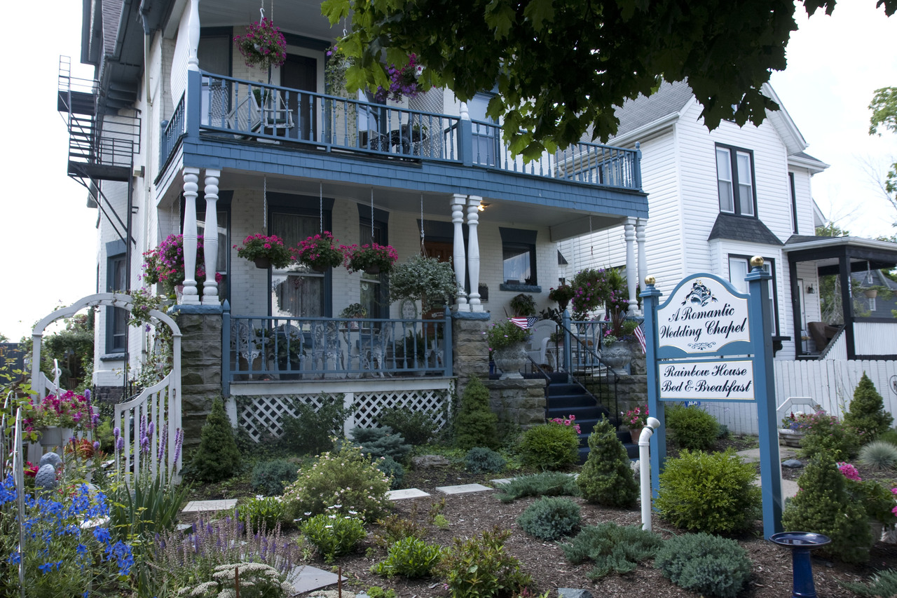 Rainbow House Bed Breakfast Niagara Falls Ny 14303
