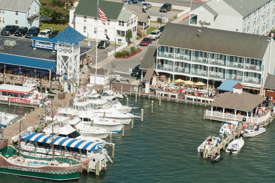 M R Ducks Bar & Grille - Grill restaurant in Ocean City, MD