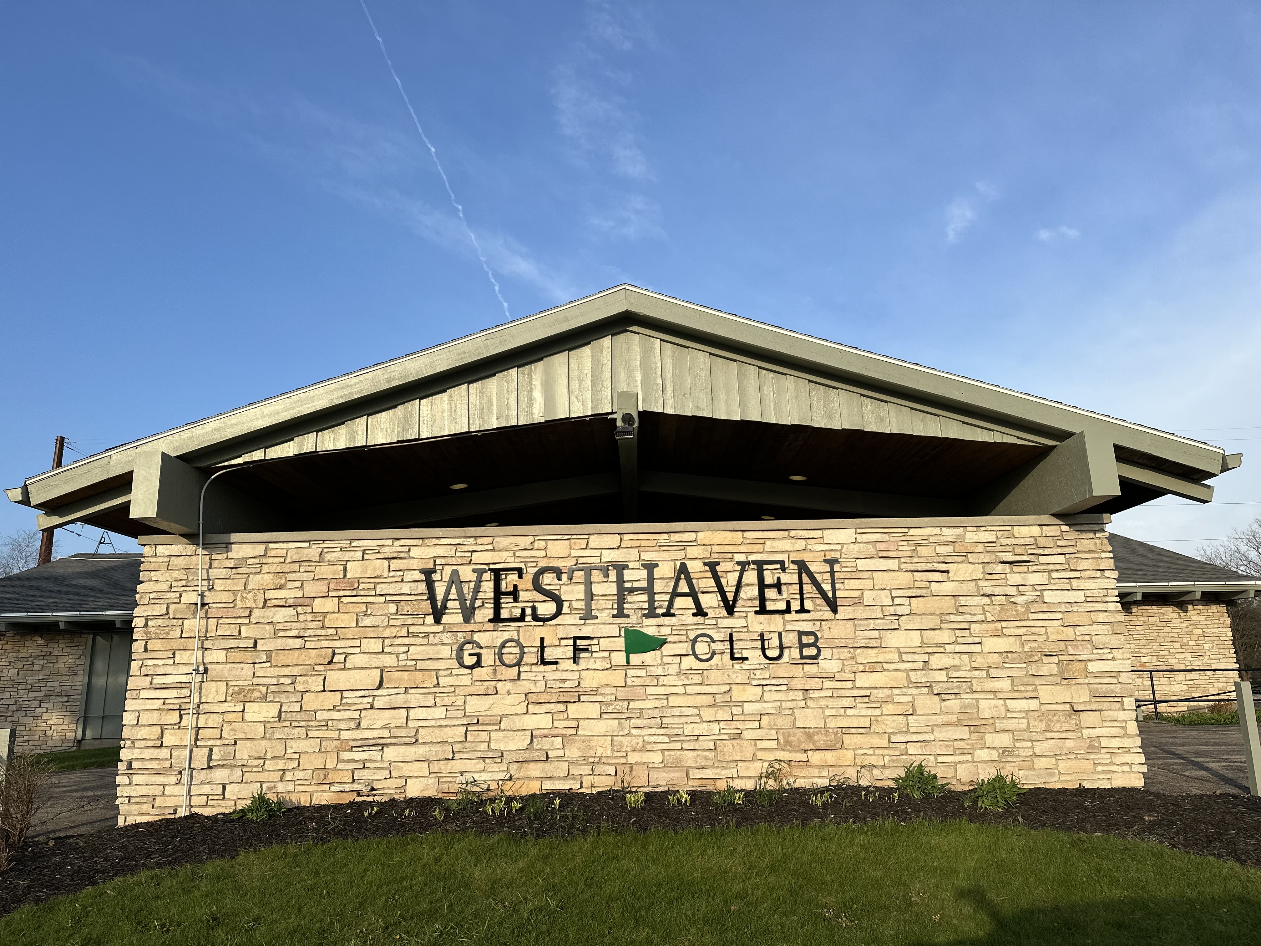 seventytwo club house 「FAIR WAY」 The Clubhouse | Fairway Villas