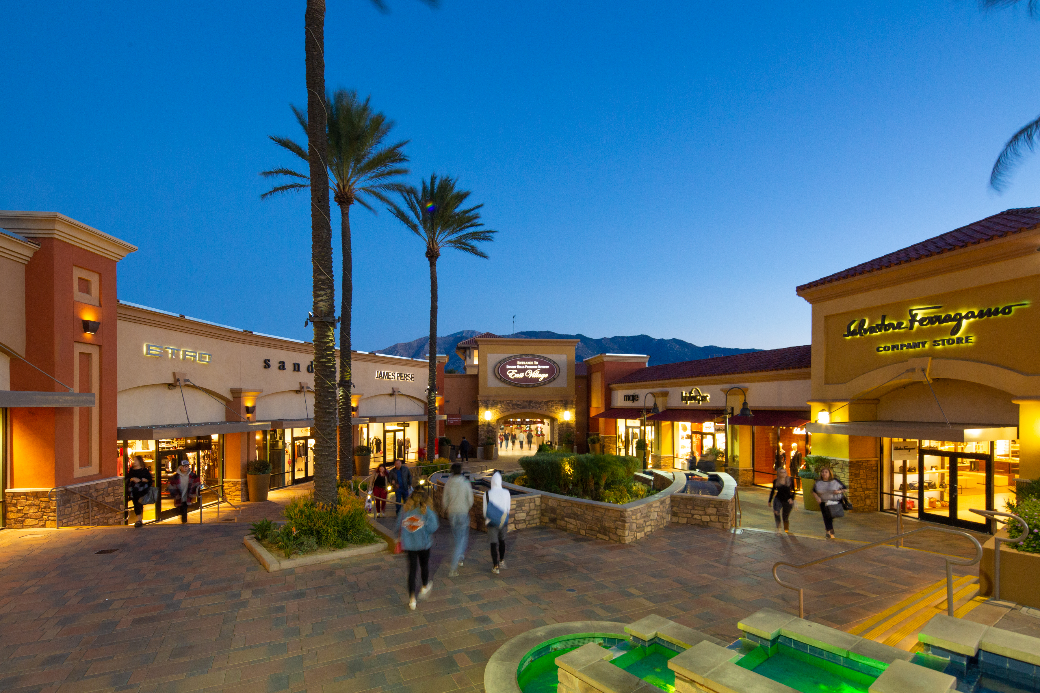 Desert Hills Premium Outlets - Outlet center in Cabazon, California, USA 