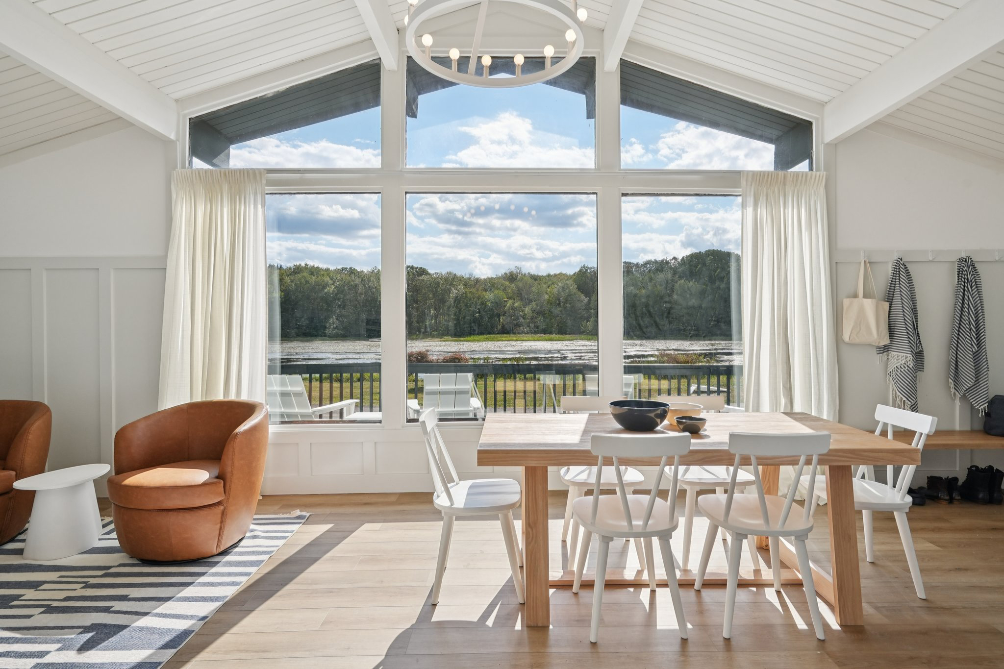 Lakelyn Lodge | Lakeville, PA 18438