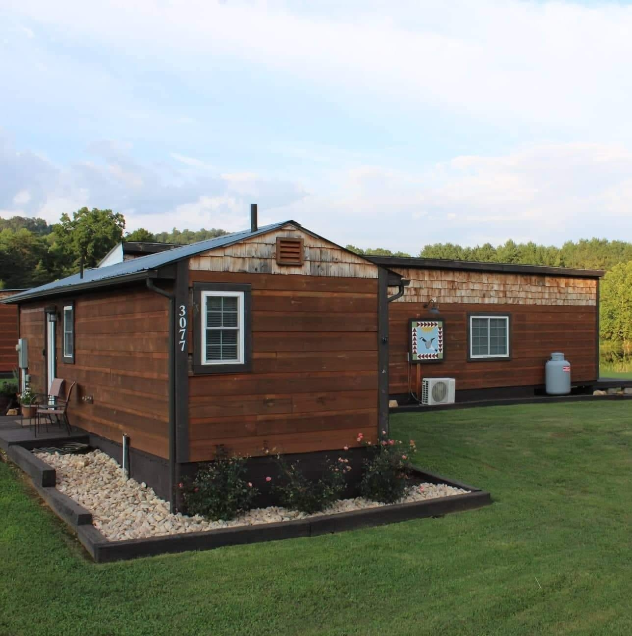 Cozy Cedar Cottage in Otter Lake. - Cottages for Rent in Otter