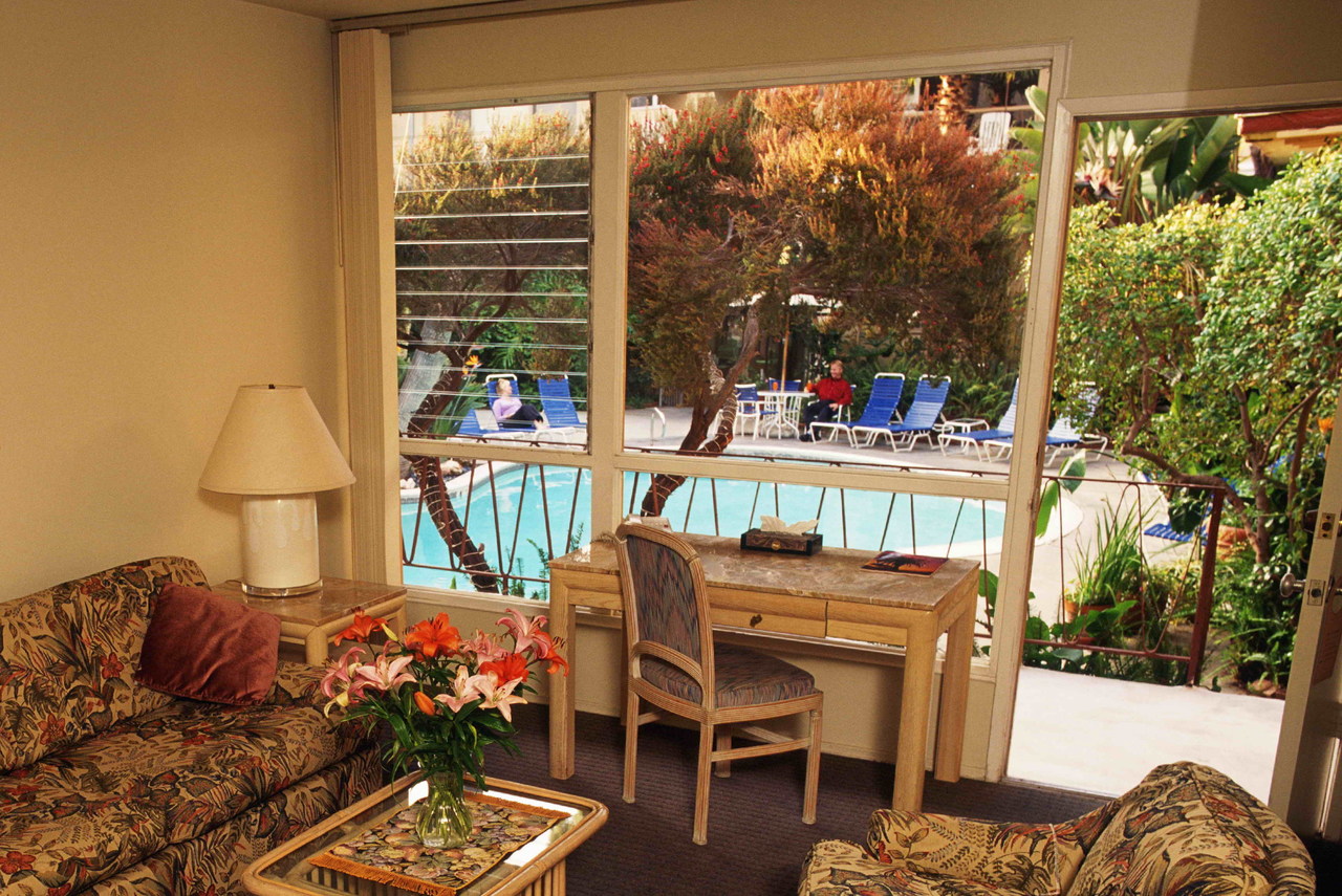 Cal Mar Hotel Suites