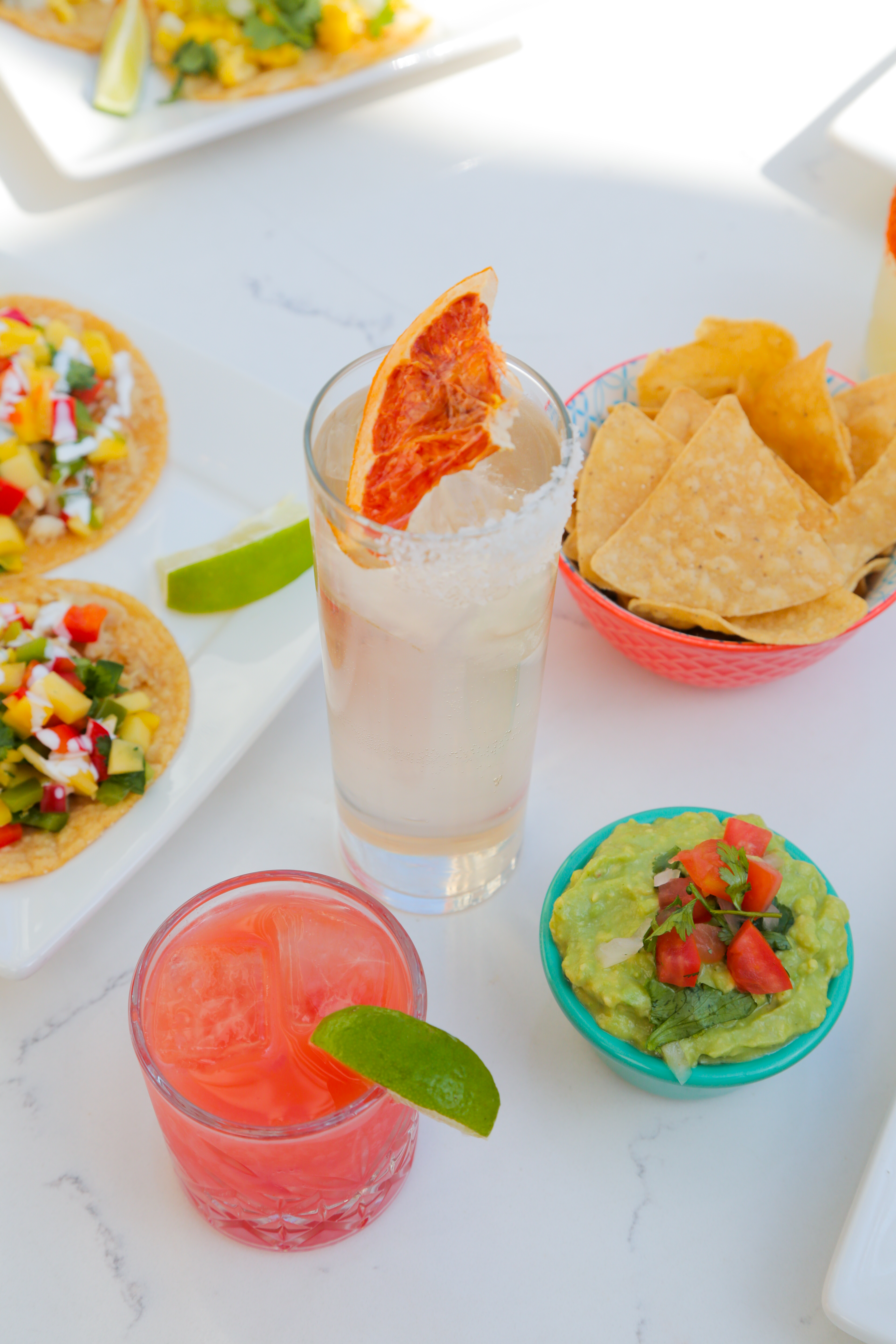 Cócteles y tacos callejeros