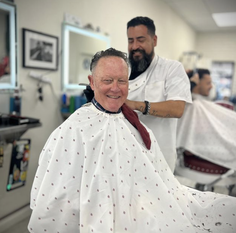 活跃的理发师理发2