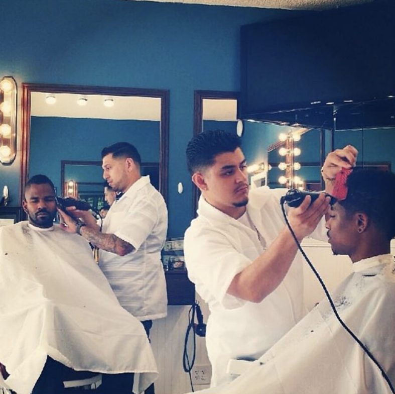 活跃的理发师理发3