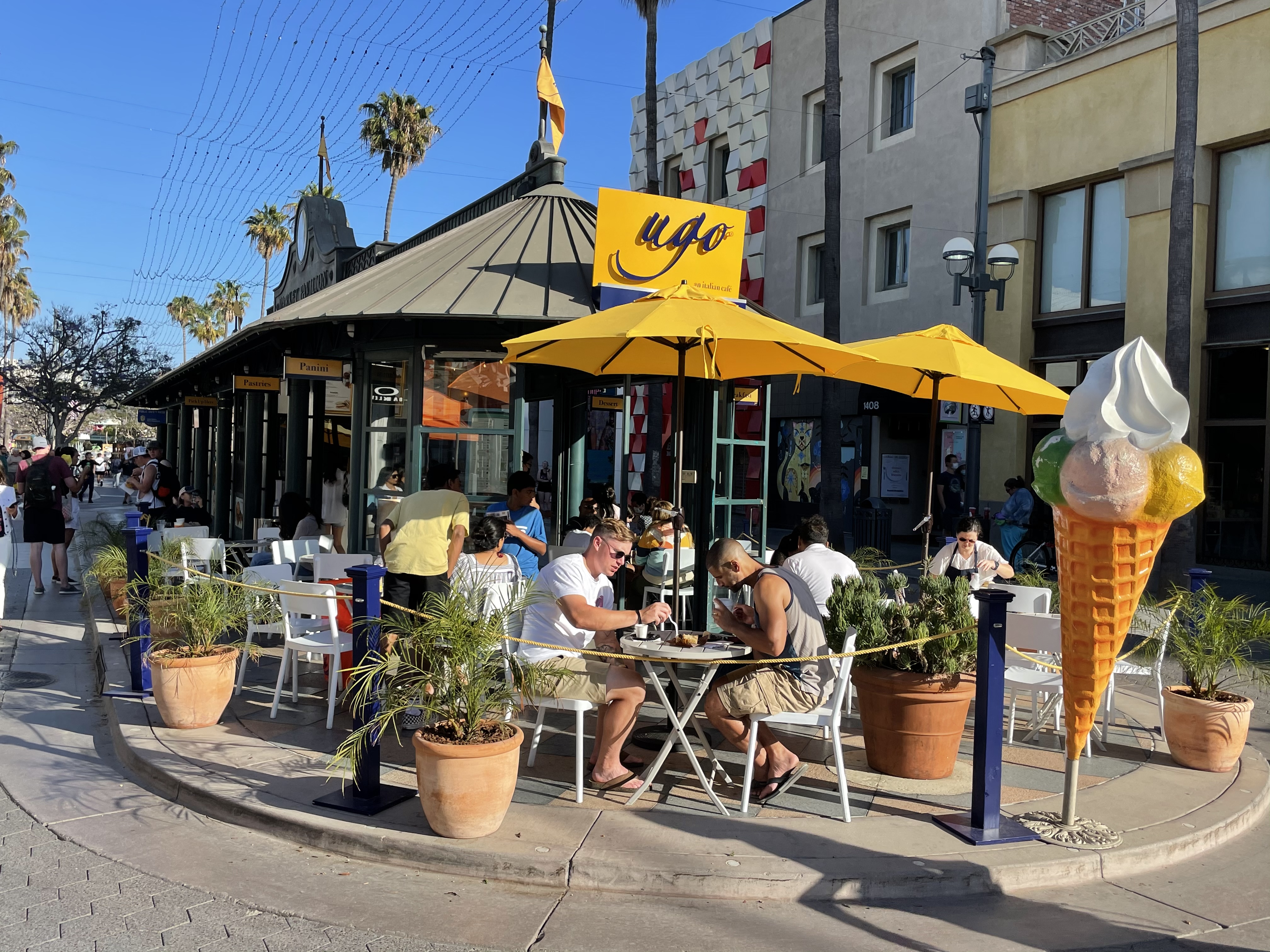 أوغو سانتا مونيكا