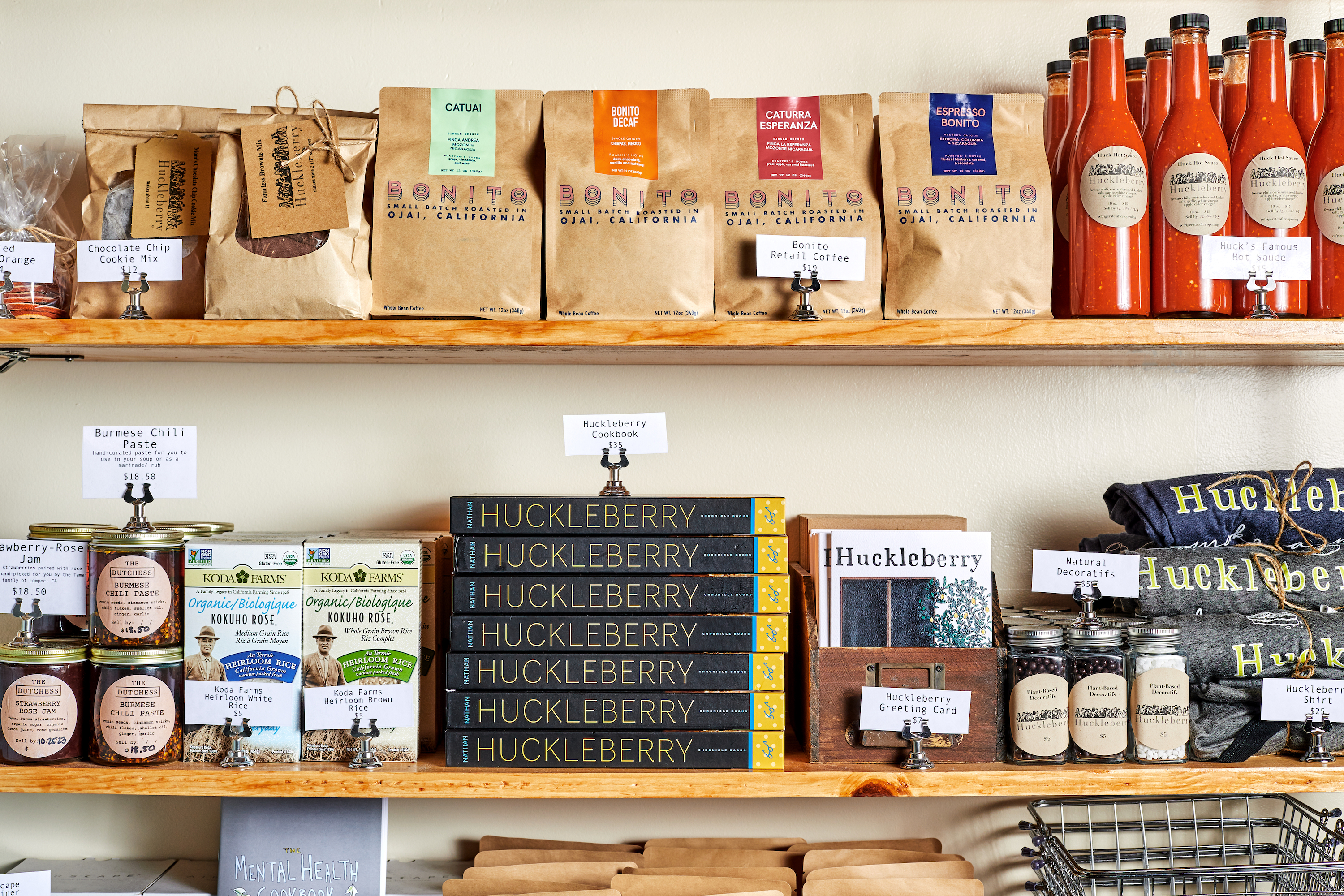 مجموعة متنوعة من الأصناف والبضائع المحلية والمنزلية الصنع