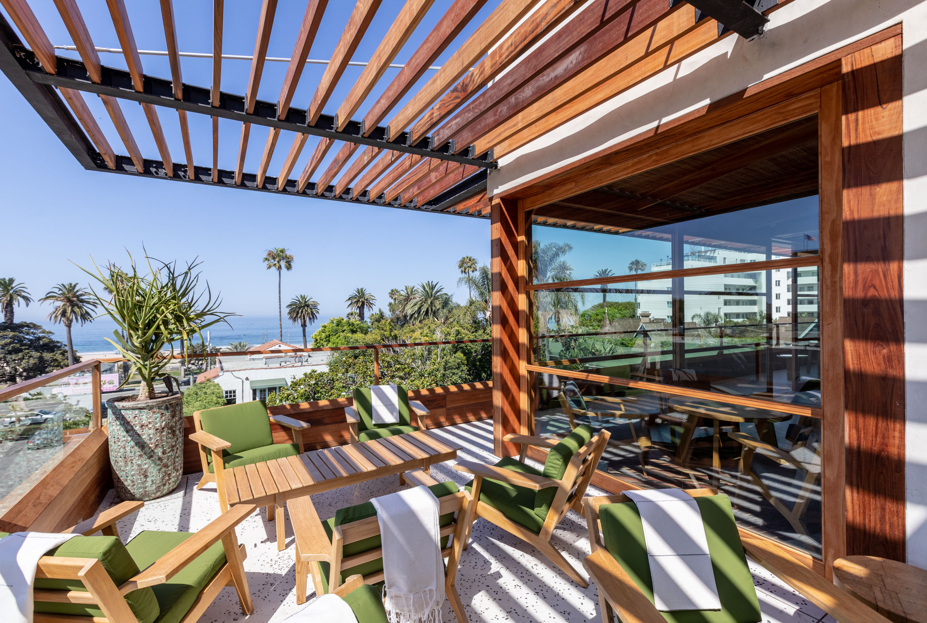 تناول الطعام في الهواء الطلق