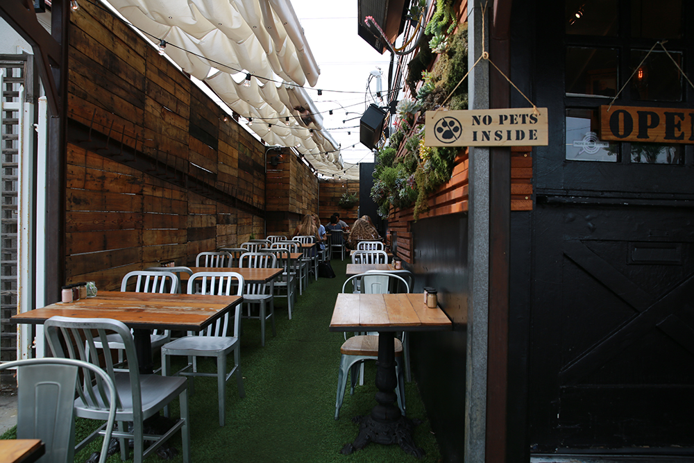 Kreation Kafe Außengastronomie Hinterhof