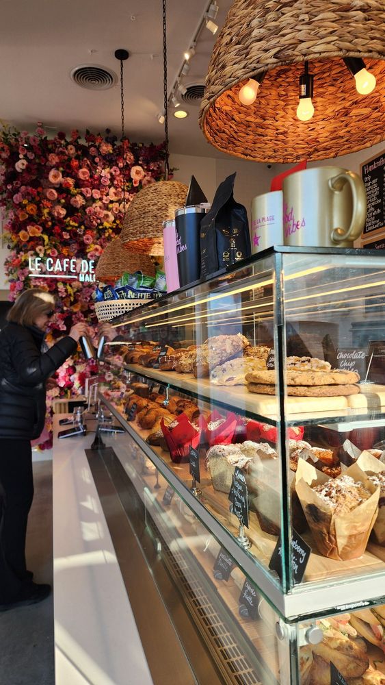 Le Cafe de la Plage Interior