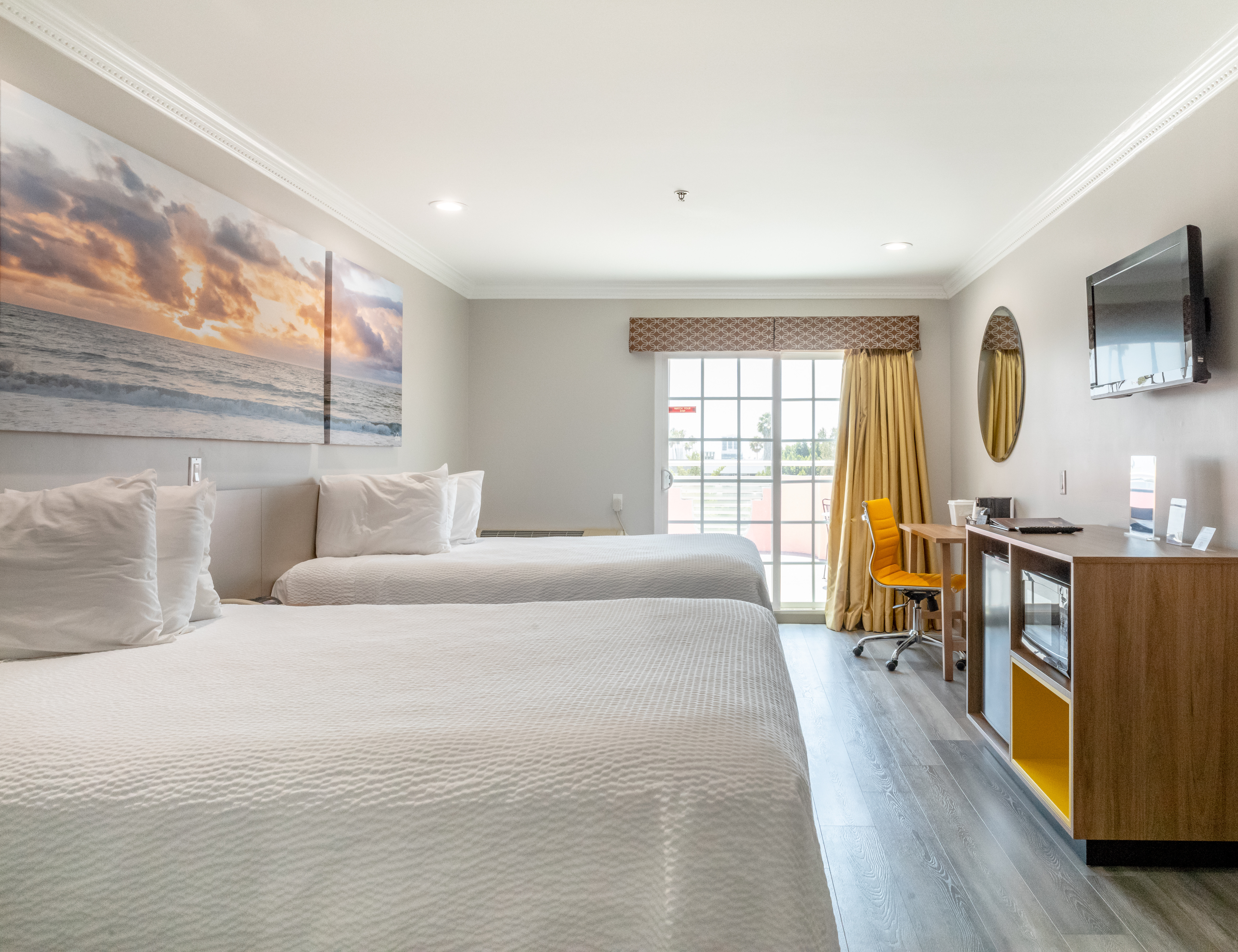 Habitación doble Deluxe con dos camas queen y balcón