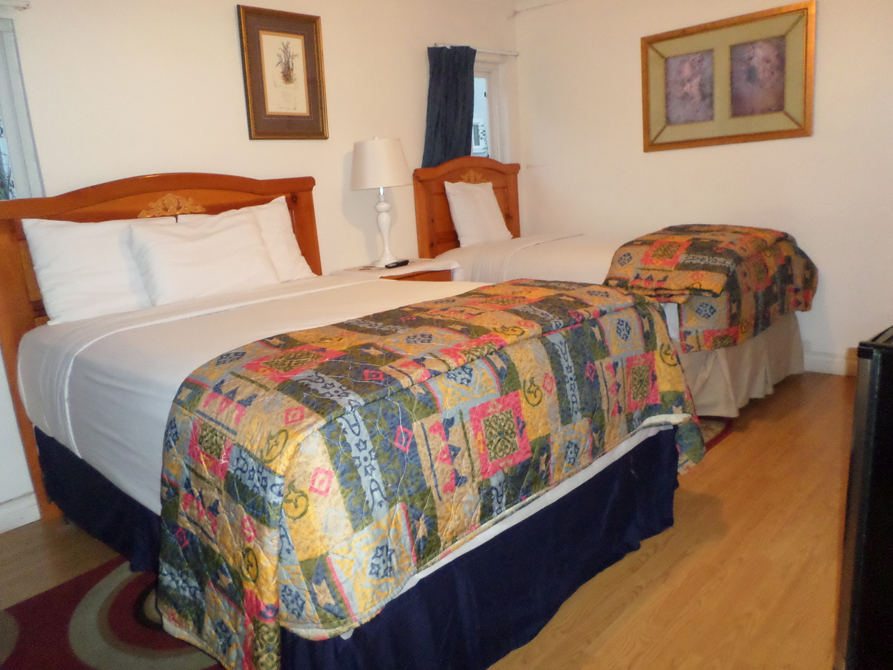 2 lits (1 lit double et 1 lit jumeau pour 3 personnes)