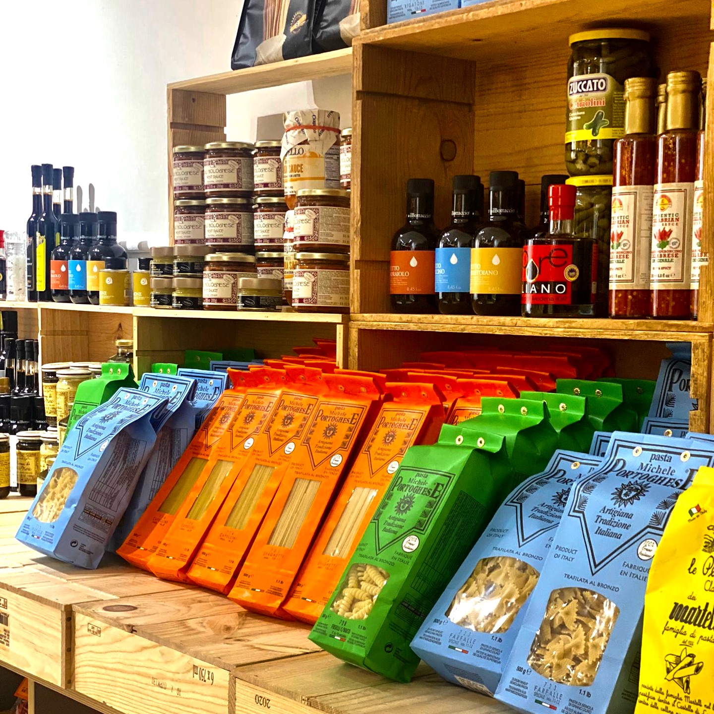 Zona Little Italy Interior