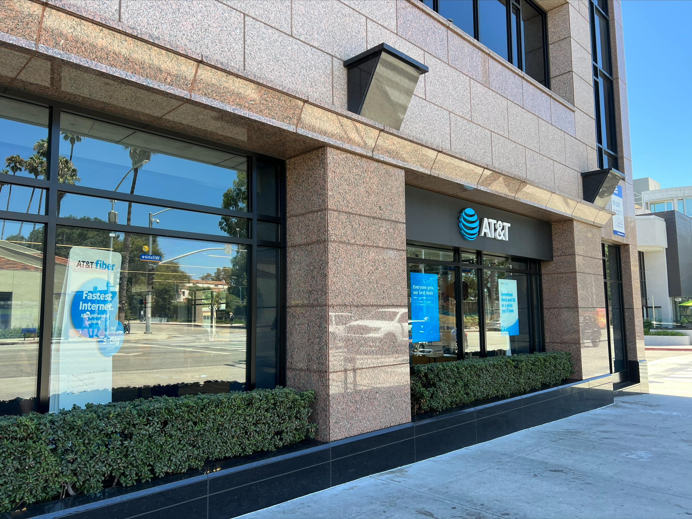 AT&T | Visit Santa Monica