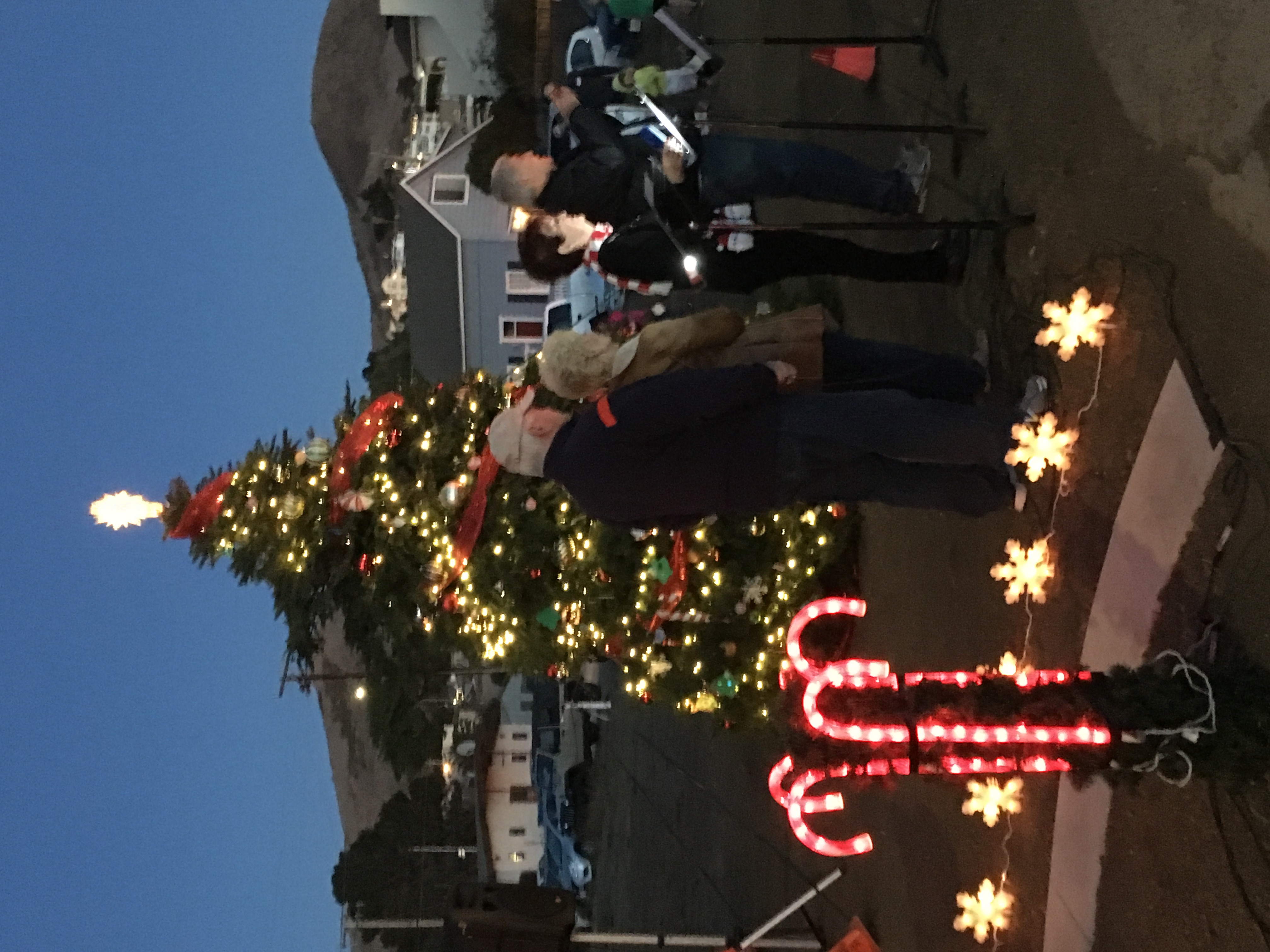 Cayucos Christmas 2022 Cayucos Christmas Tree Lighting And Arrival Of Santa & Mrs. Claus