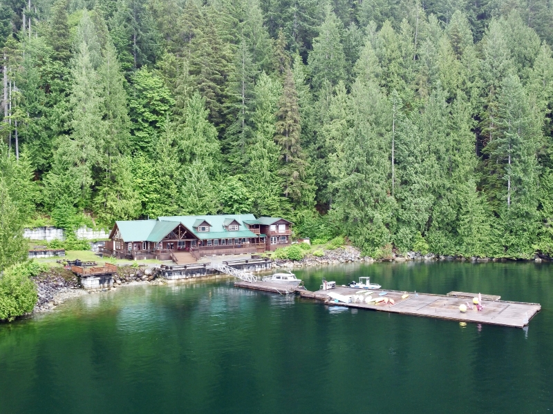 Luxury Lodges in British Columbia with Wilderness Experiences