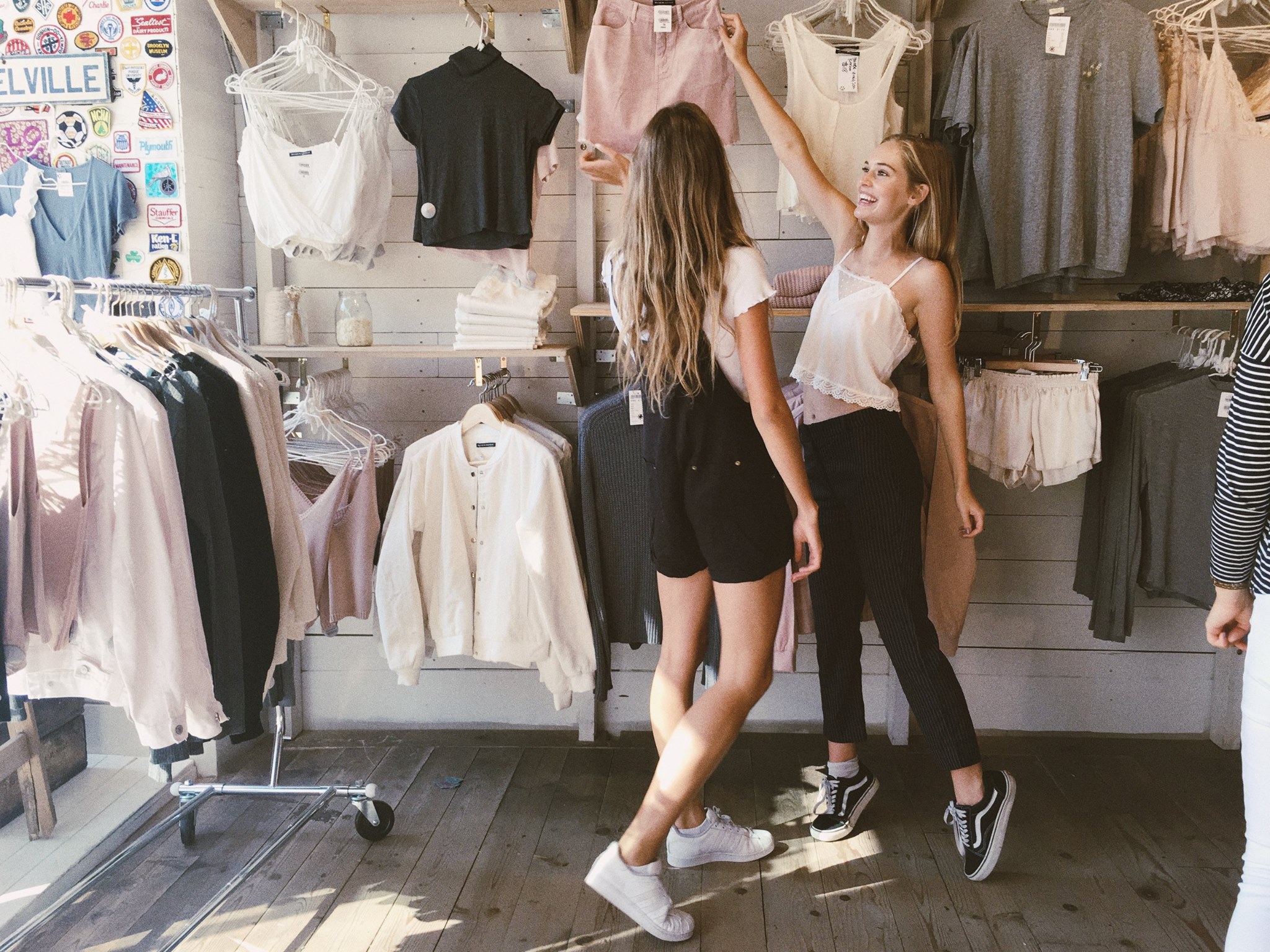 Brandy Melville accused of racism and fat shaming - Thred Website