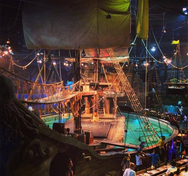 Family Travel Fun: Pirate's Dinner Adventure California