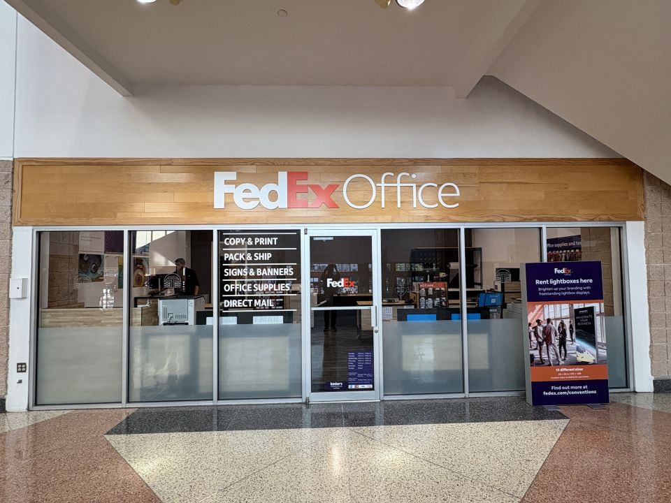 FedEx 店舗サイン FedEx Office Print & Shop Center at the Tampa Convention Center