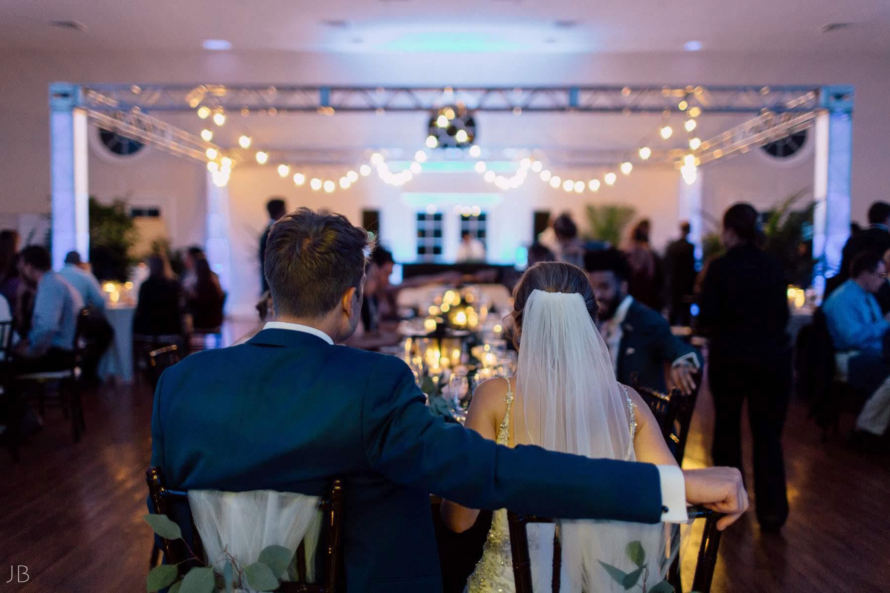 Brix and columns wedding | Honestweddingadvice.com
