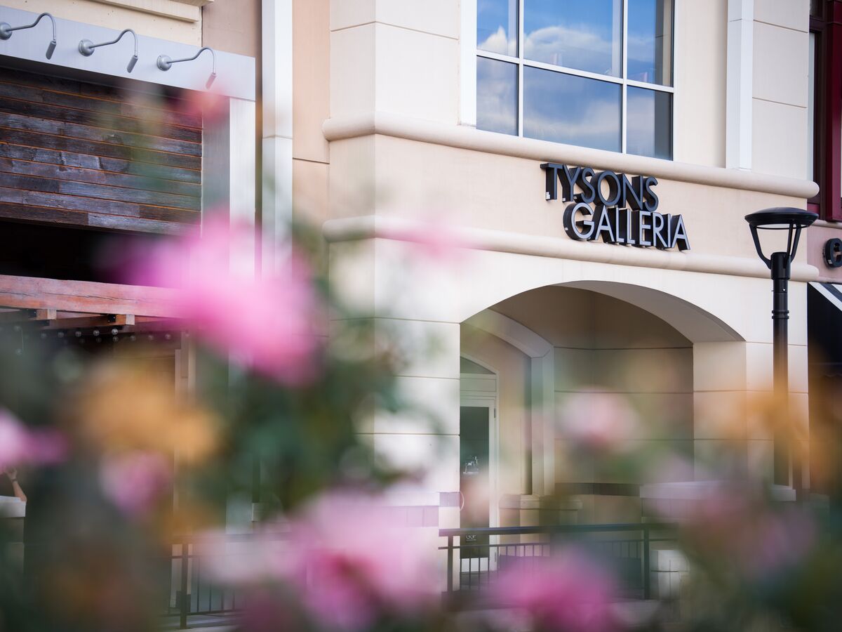 Tysons Galleria - mall in Arlington, Virginia, USA 