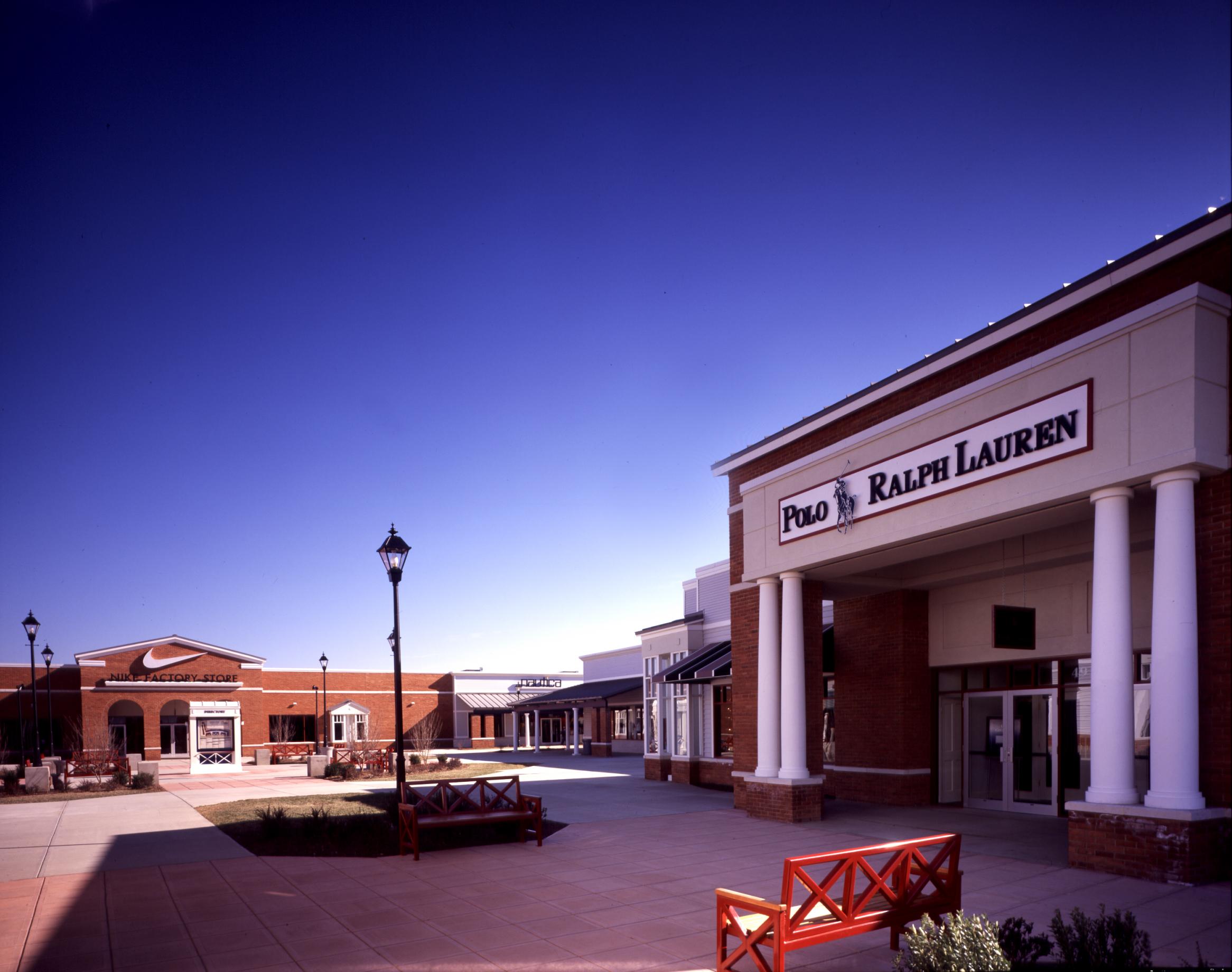 Leesburg Corner Premium Outlets Center