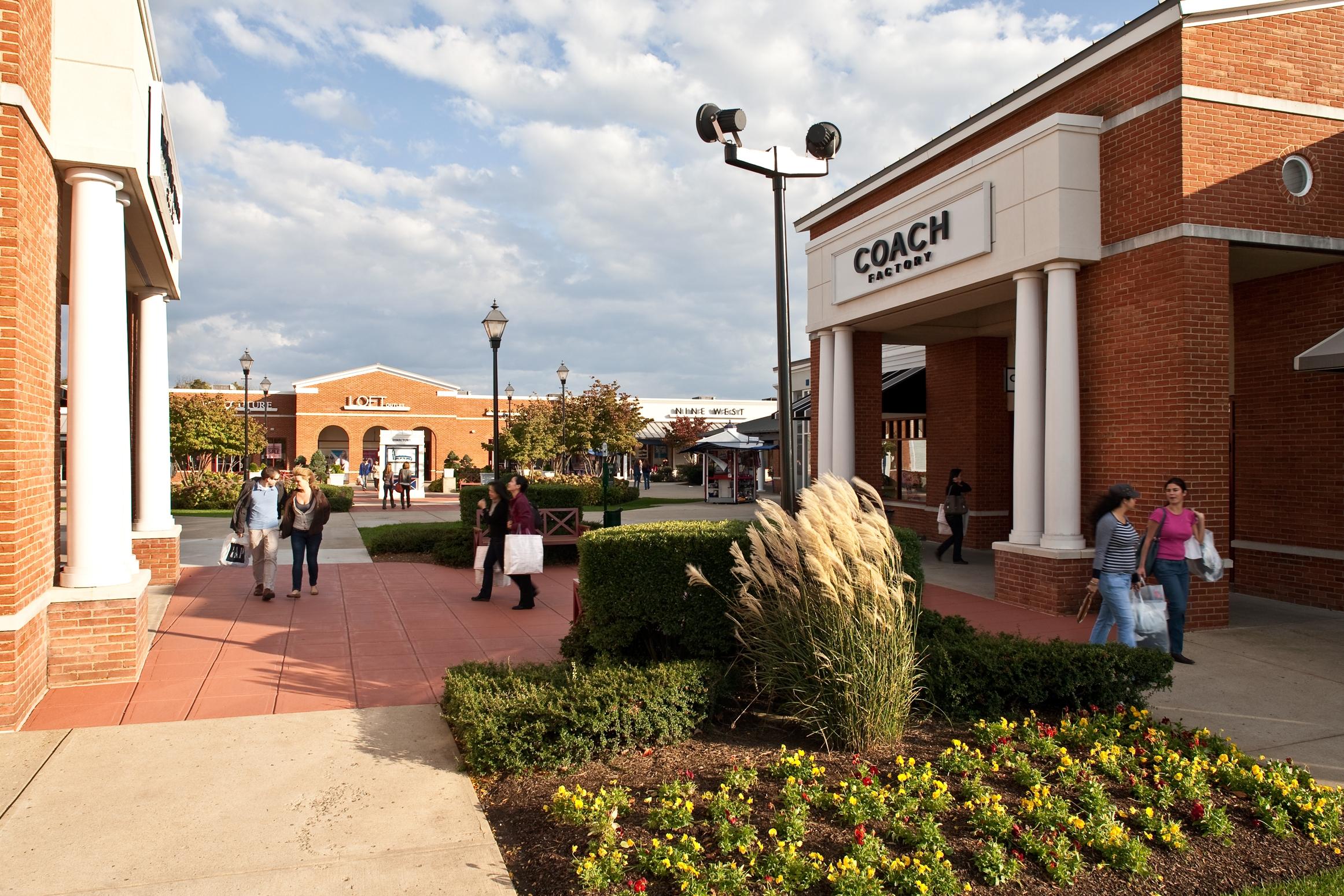 Exploring the Coach Factory Outlet in Leesburg, VA: Your Complete Guide