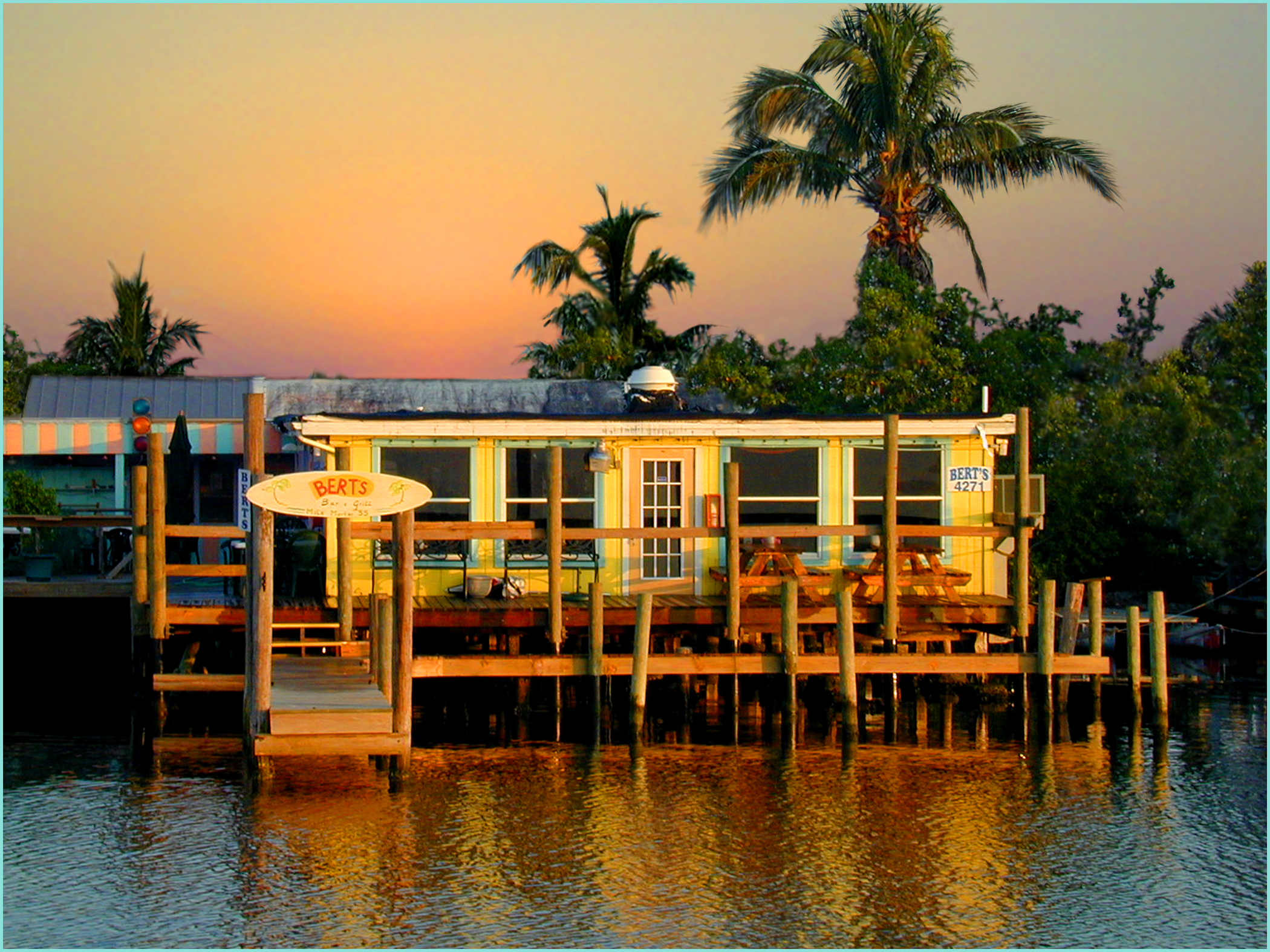 Berts Bar & Grill in Matlacha | VISIT FLORIDA