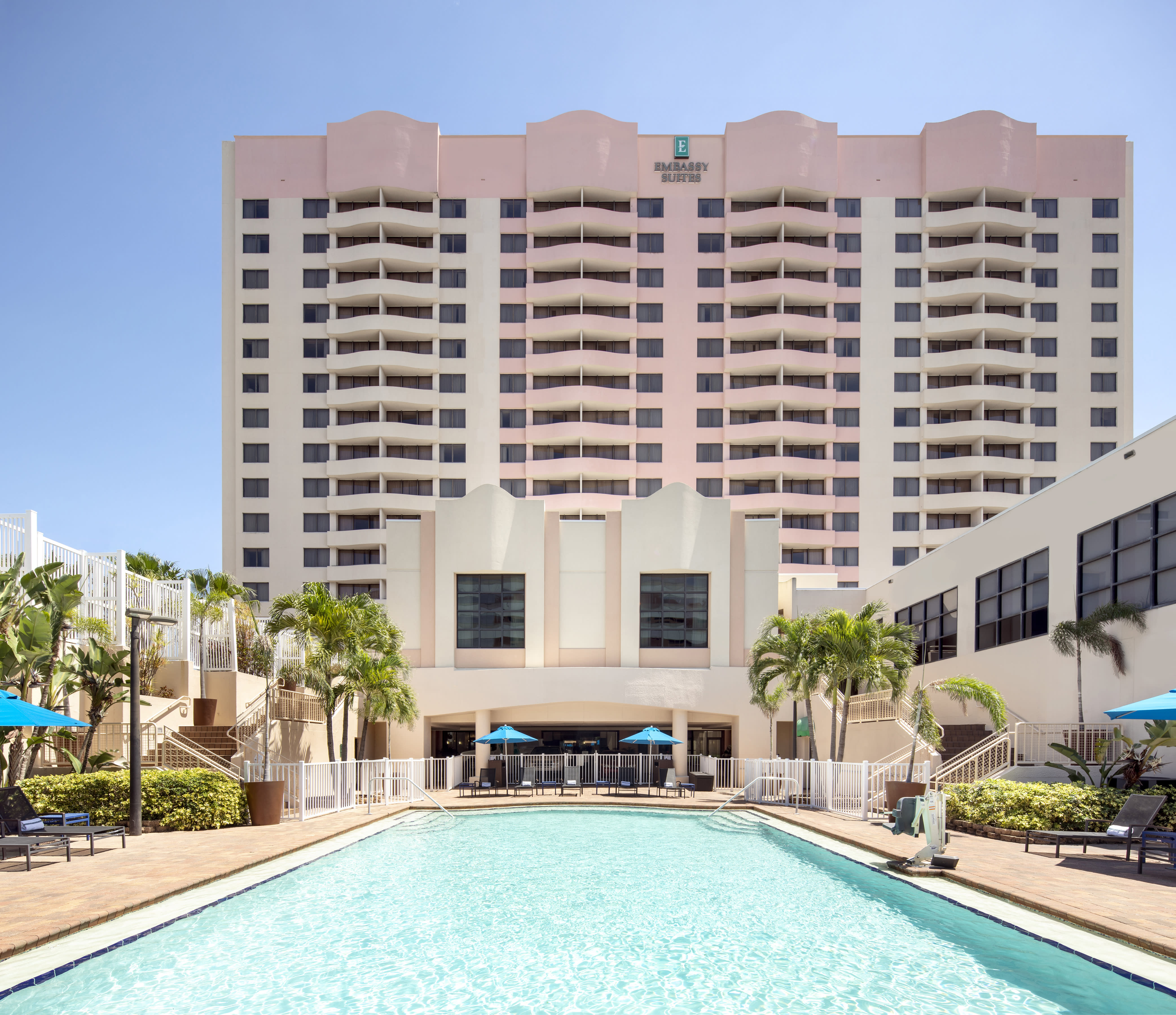 Embassy Suites by Hilton Phoenix Biltmore: Pool & Spa Day Pass Phoenix |  ResortPass